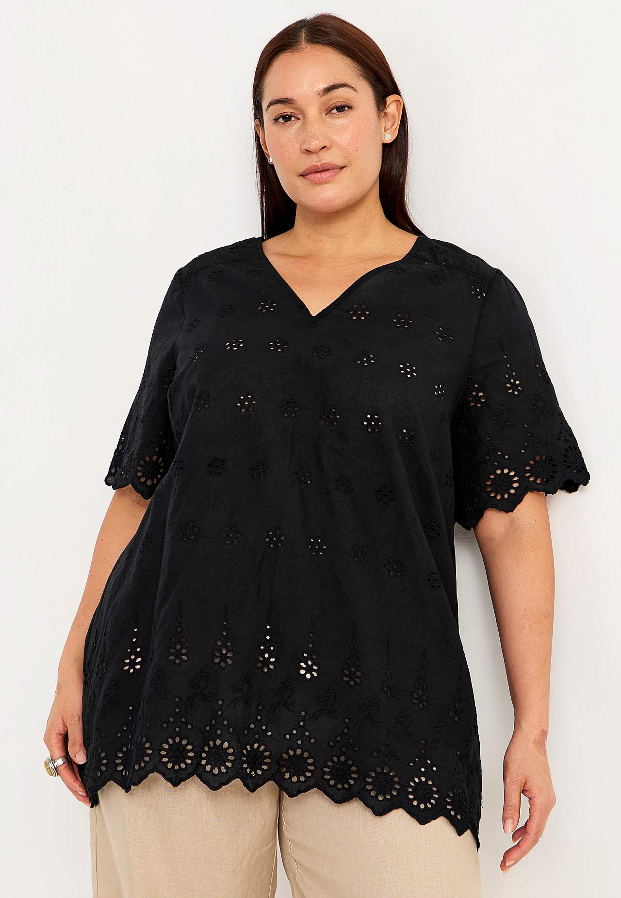 Tunic with hole embroidery