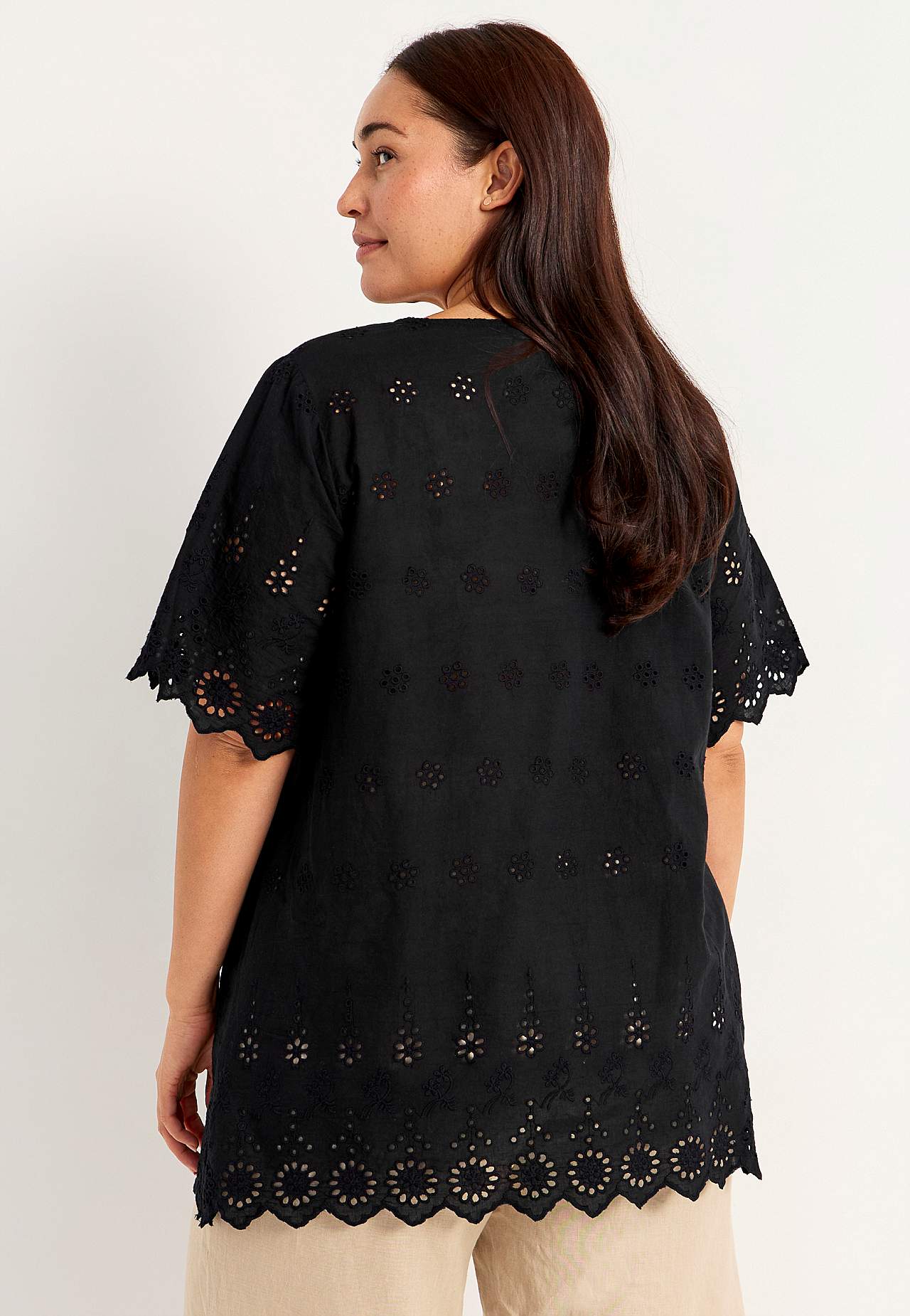 Tunic with hole embroidery