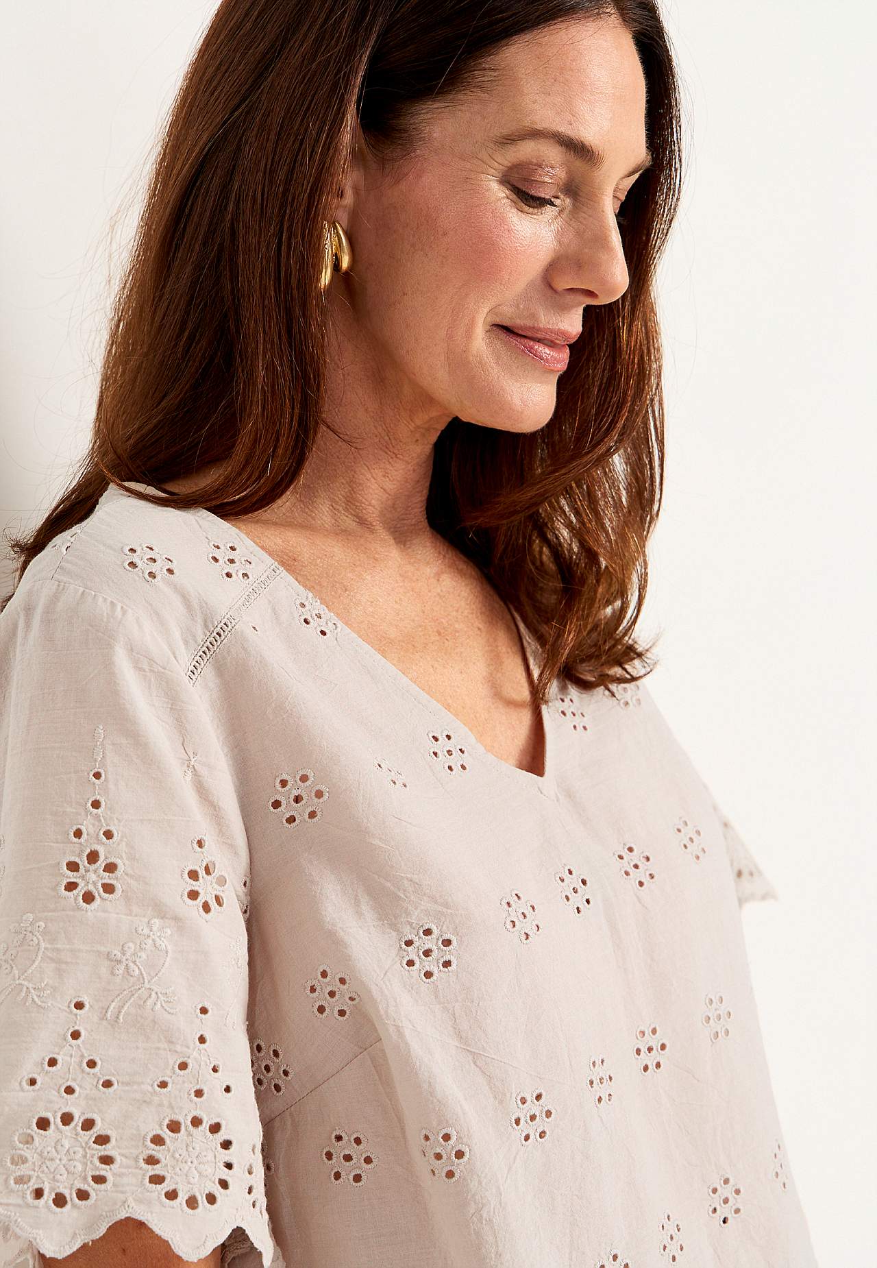 Tunic with hole embroidery