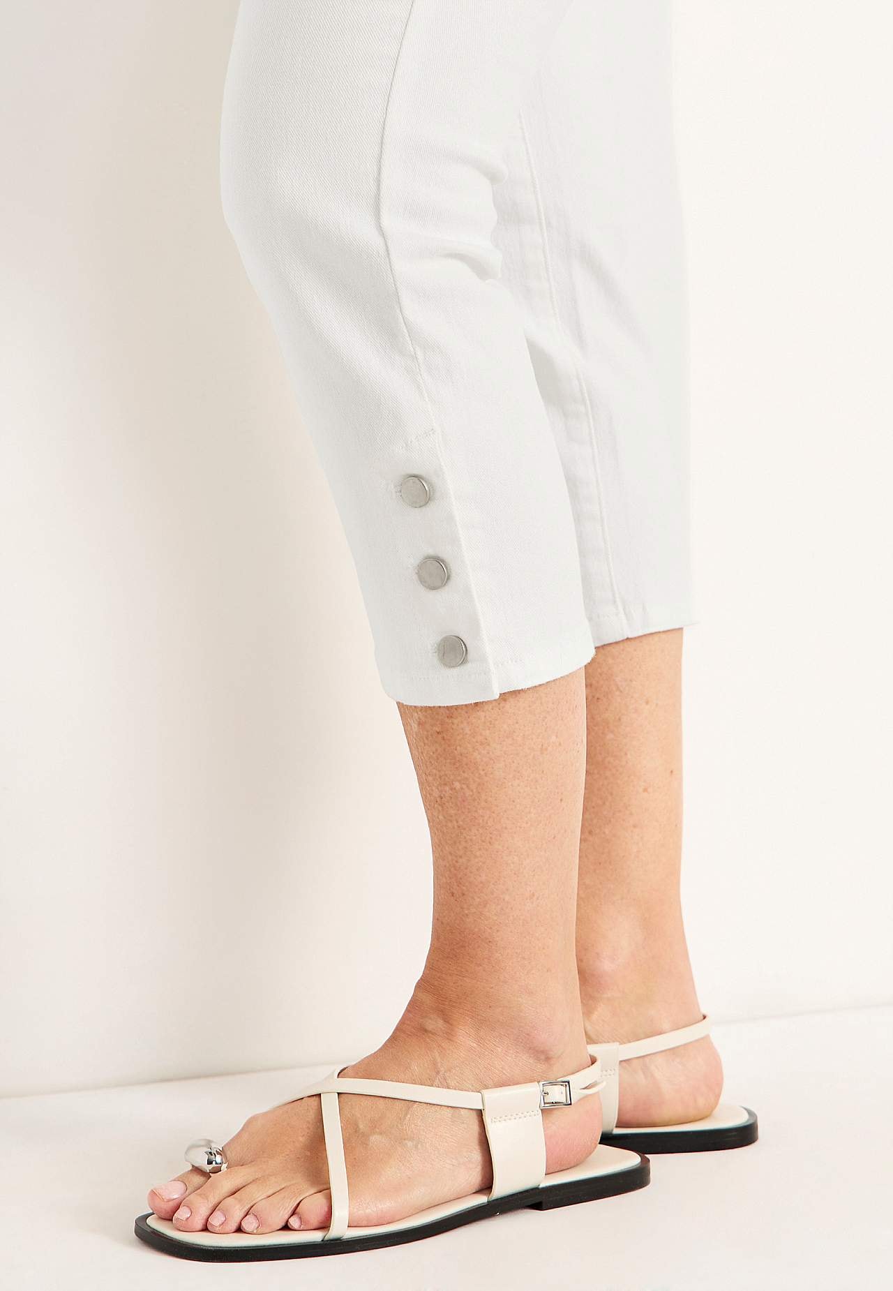 Crop jeans with five-pocket design
