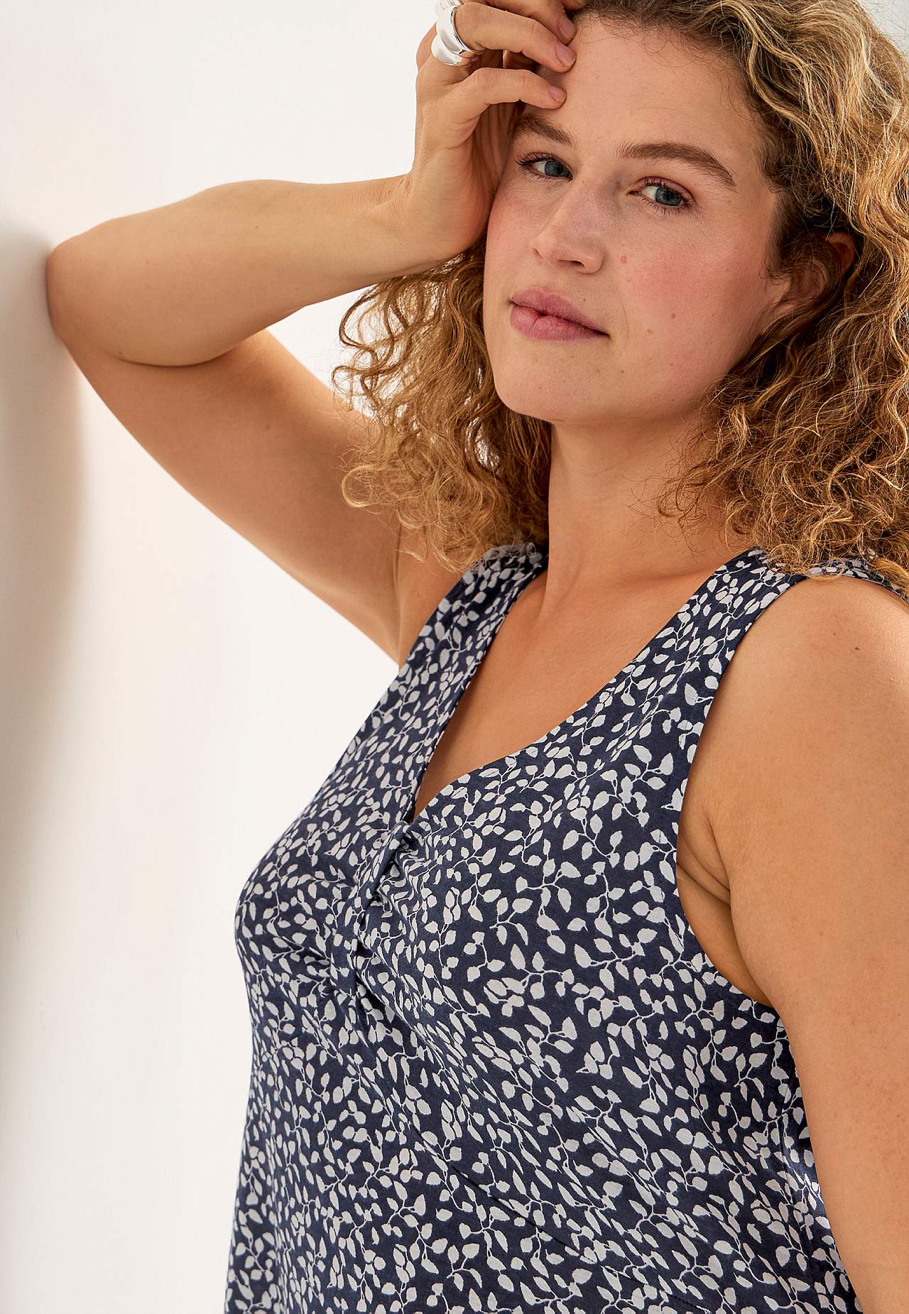 V-neck jersey dress with seam below the bust