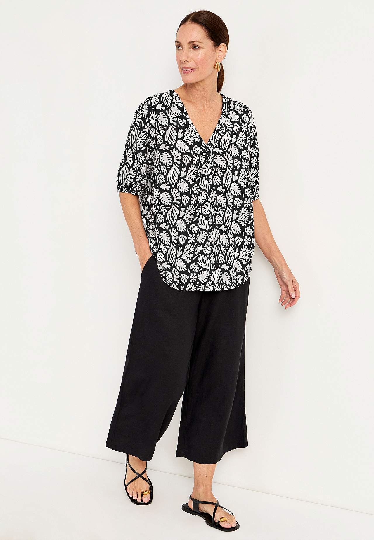 Short-sleeved blouse