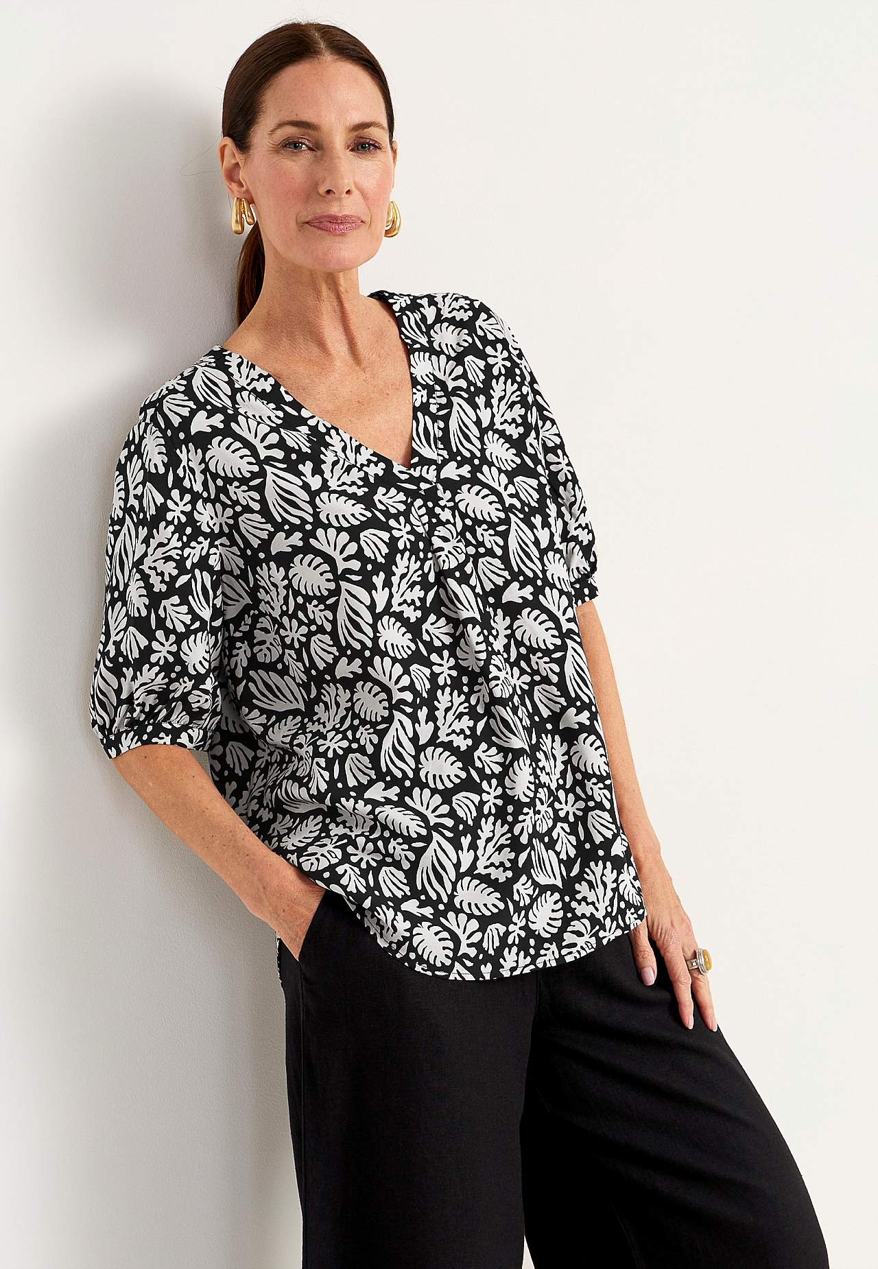 Short-sleeved blouse