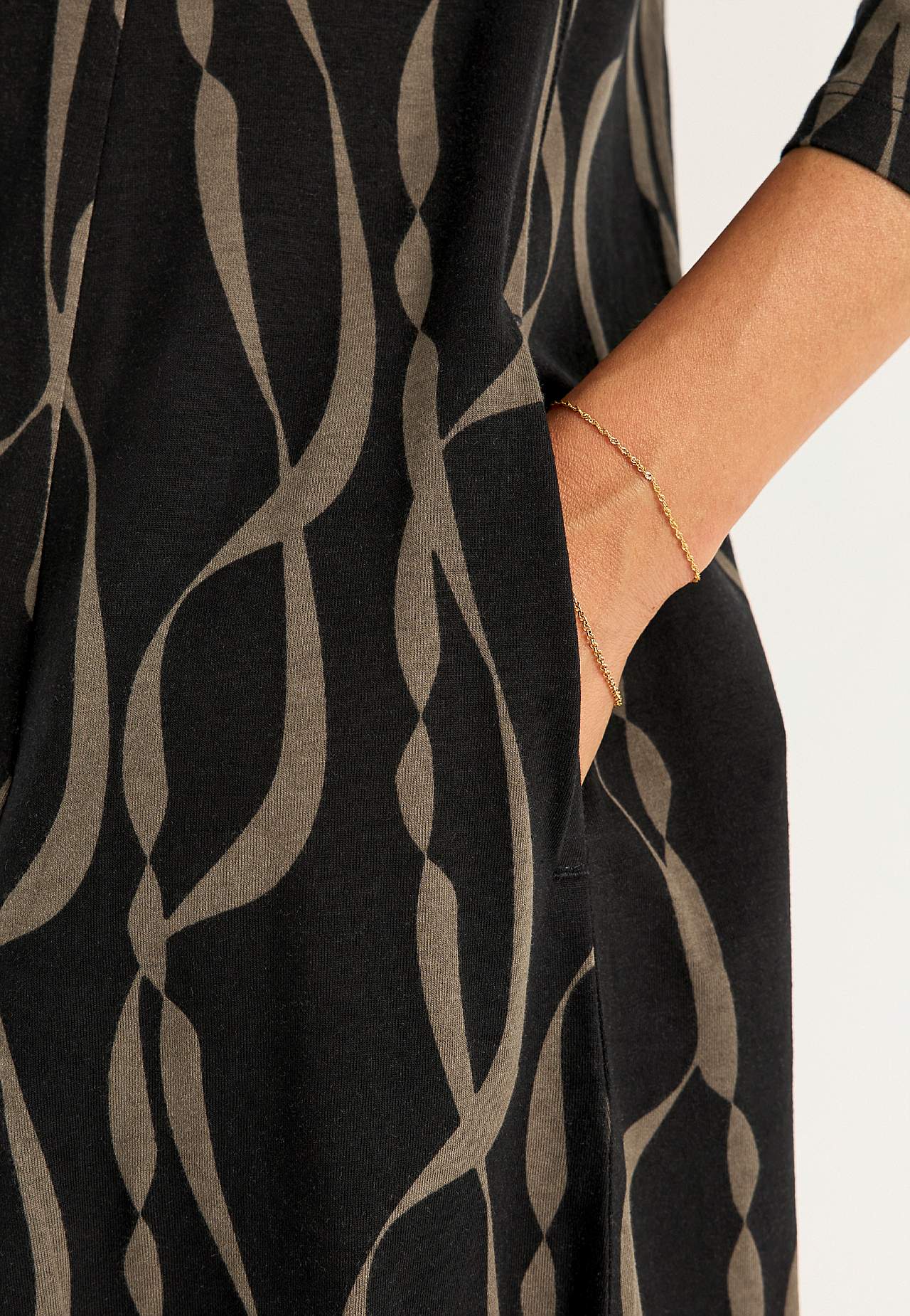 Jersey dress with pockets