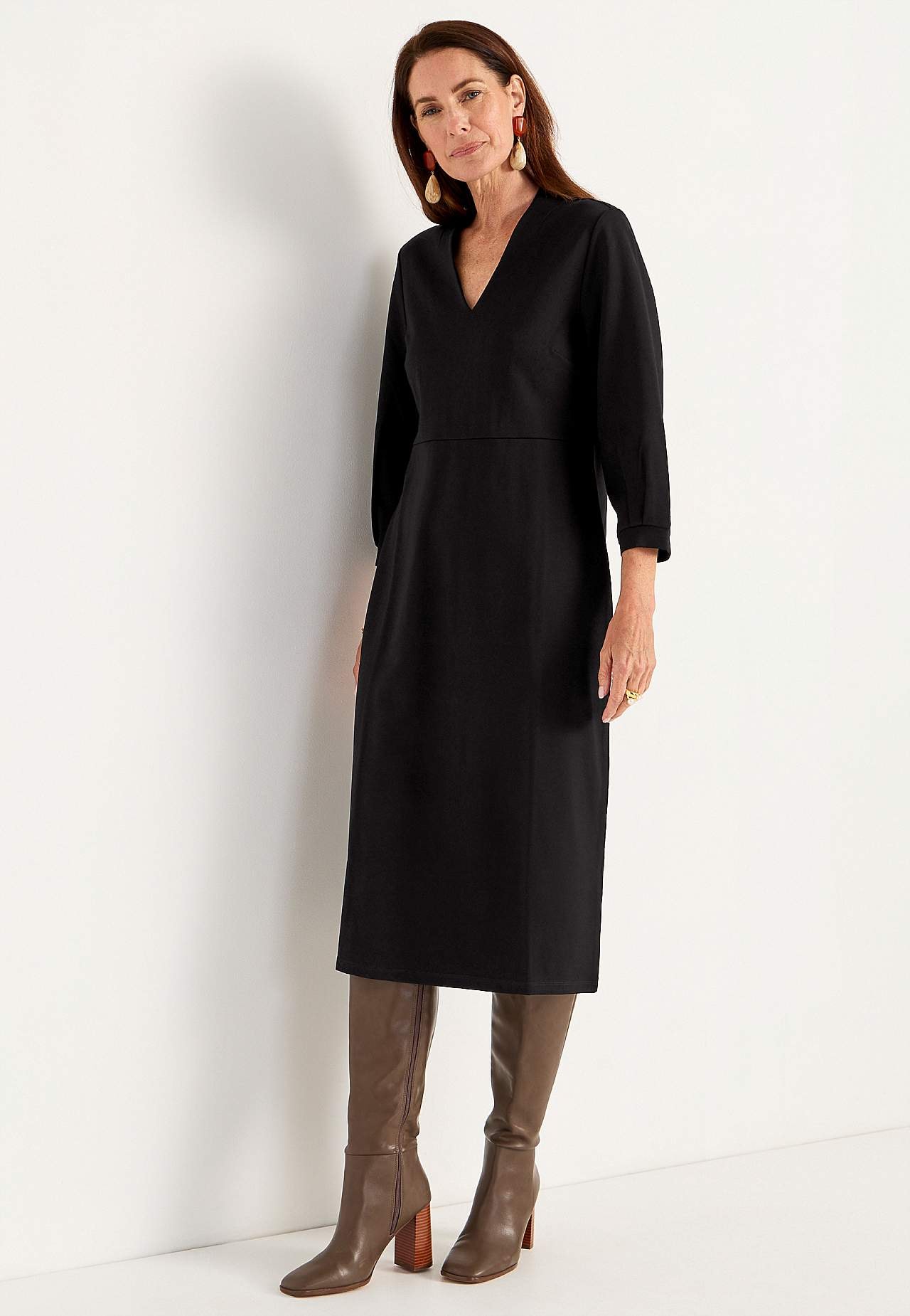 Elegant, v-neck jersey dress