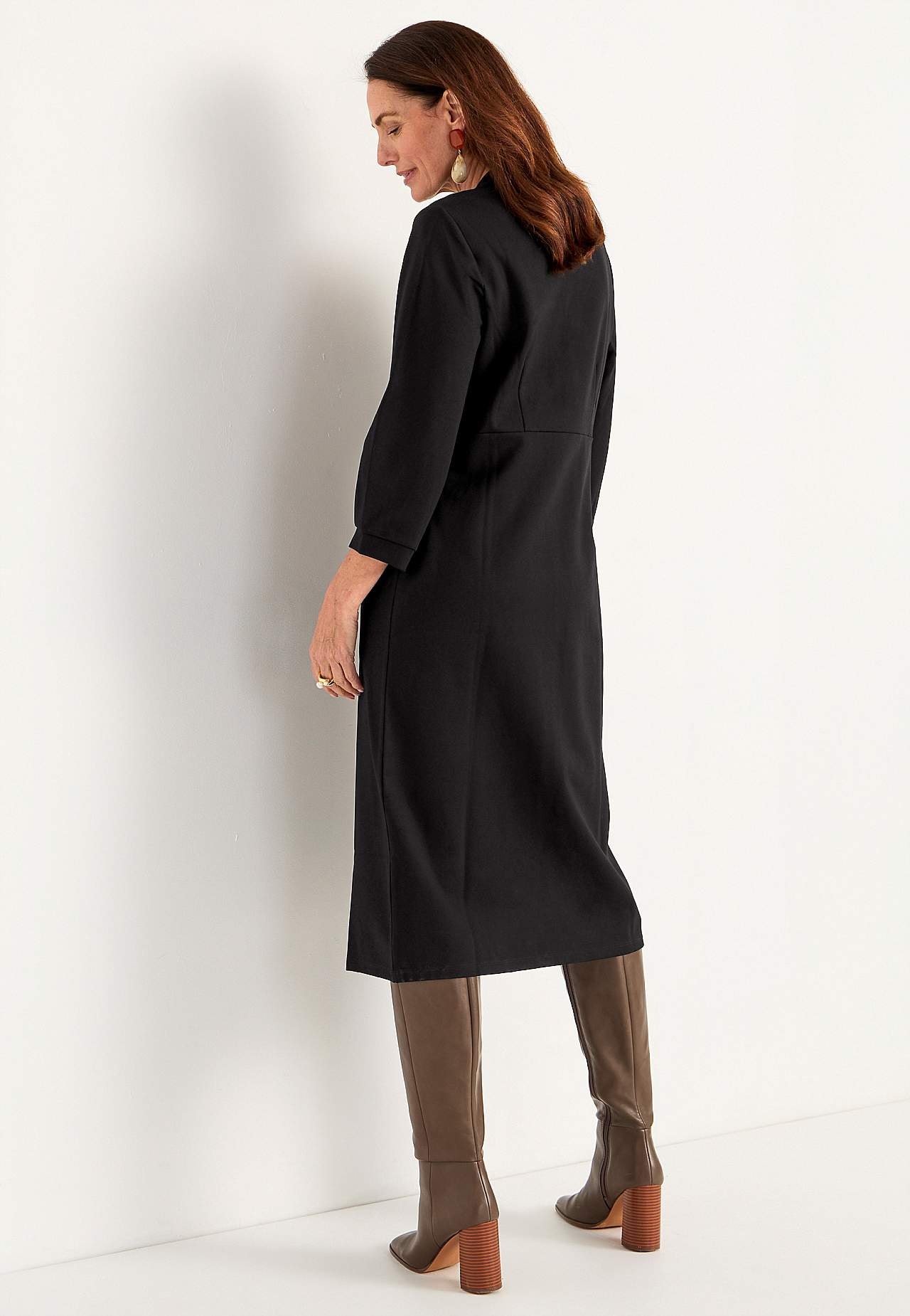 Elegant, v-neck jersey dress