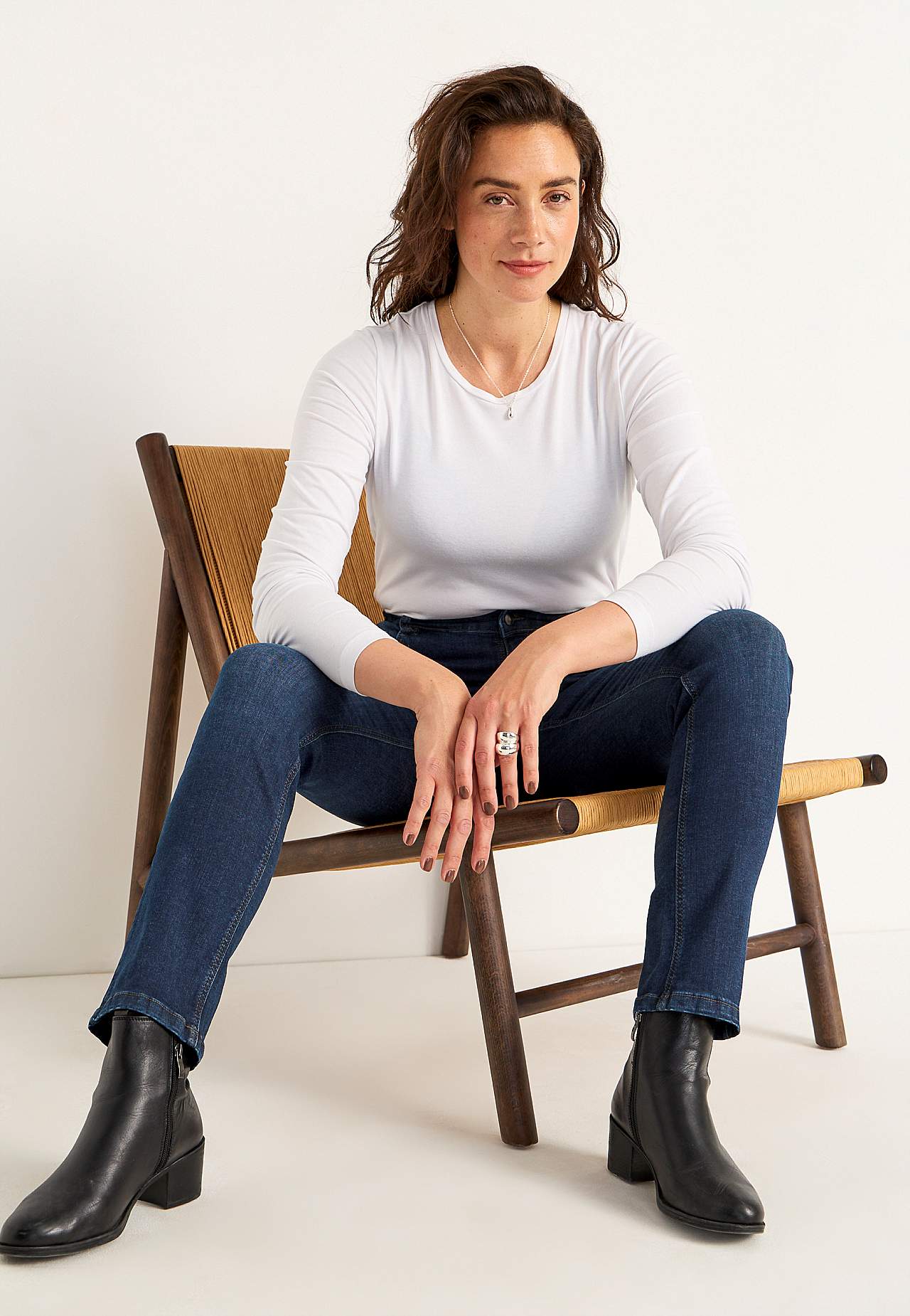 Jeans with elastic at the sides