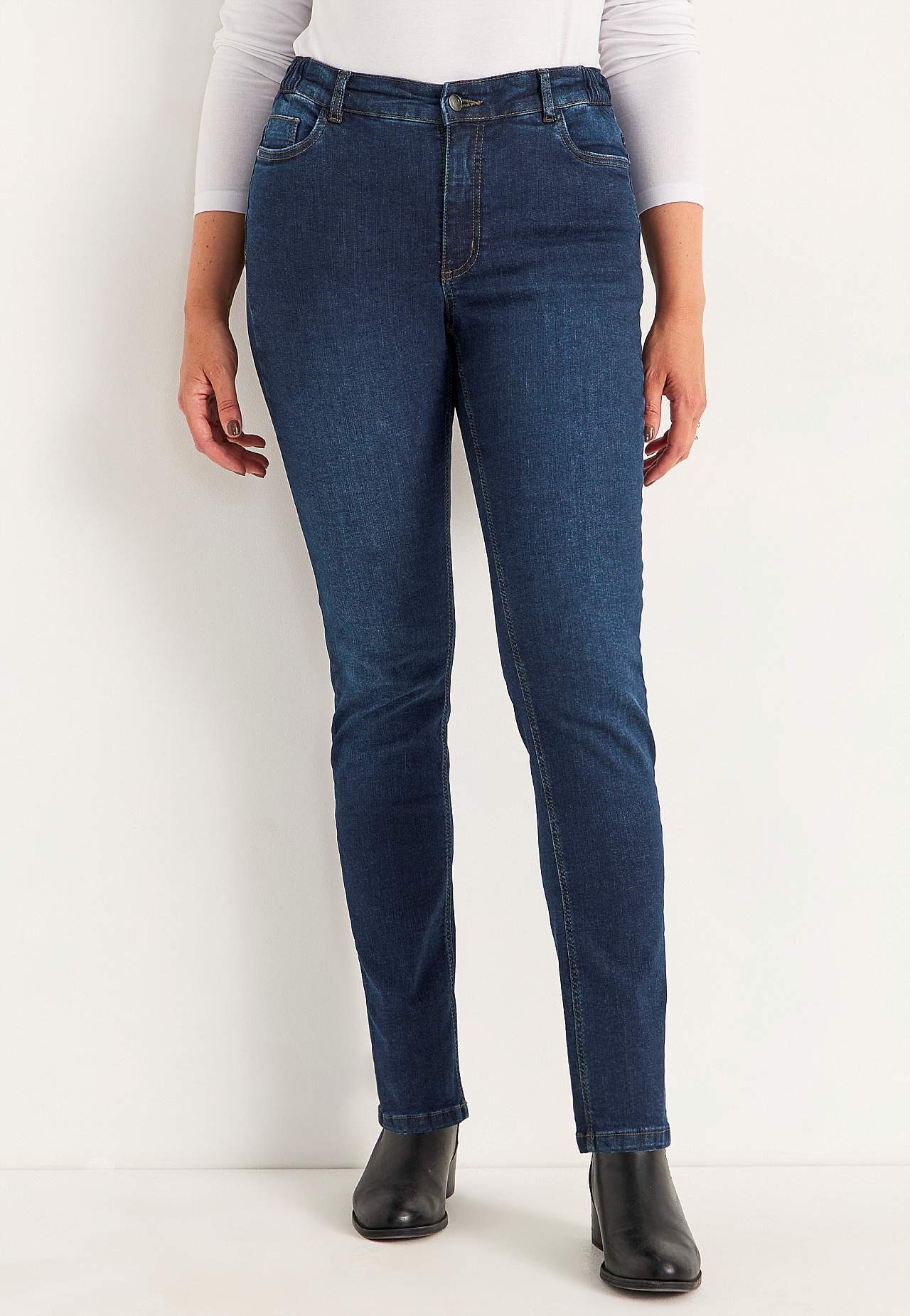 Jeans with elastic at the sides