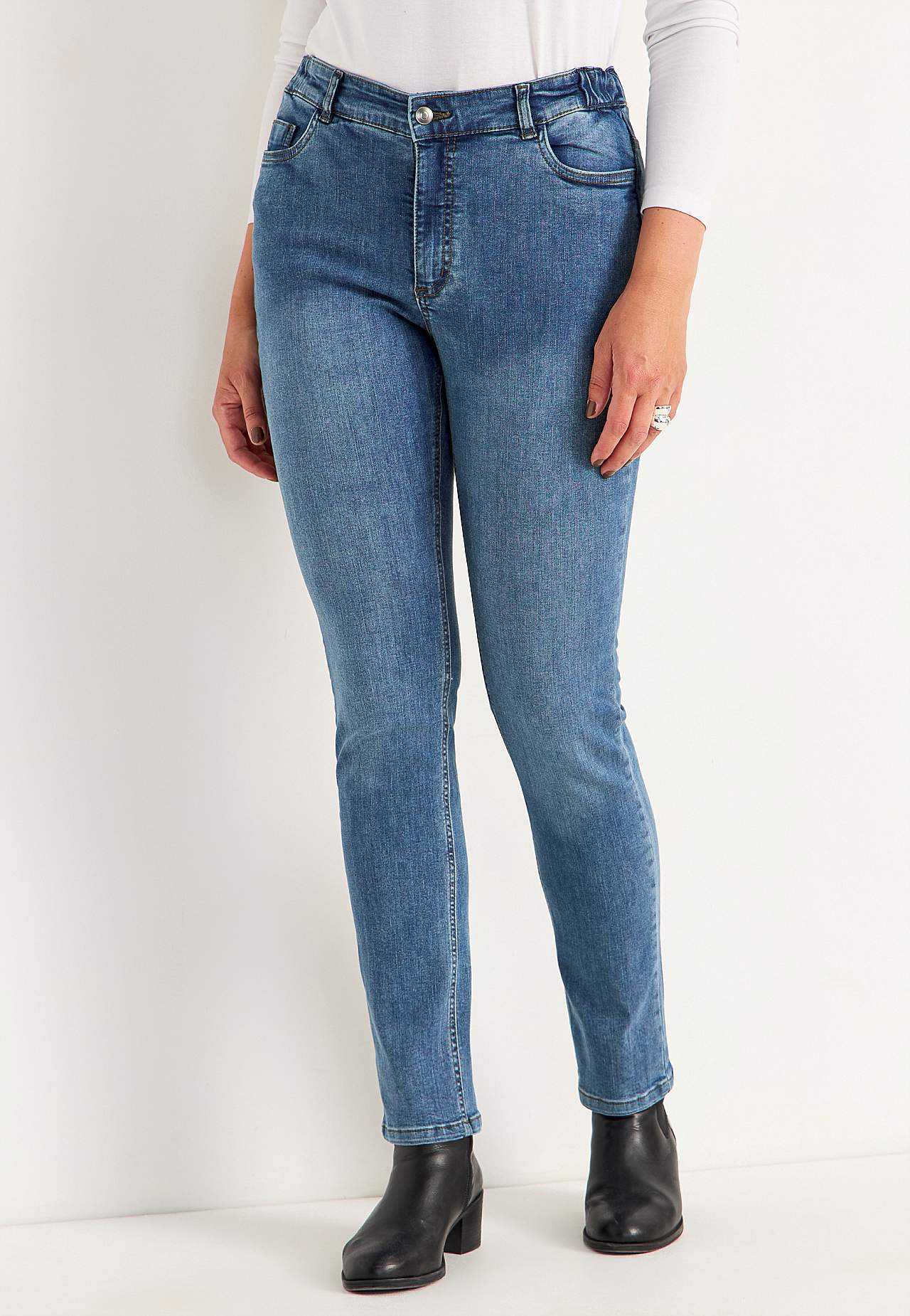 Jeans with elastic at the sides
