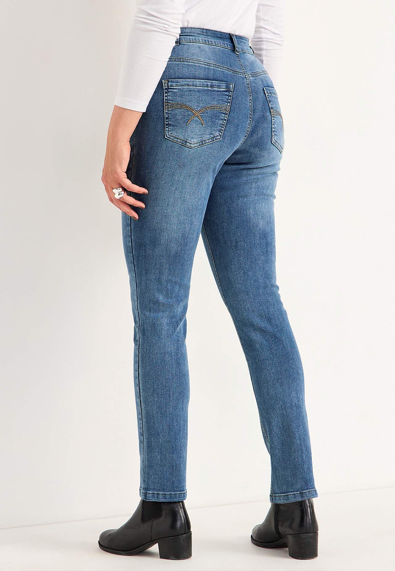 Jeans with elastic at the sides