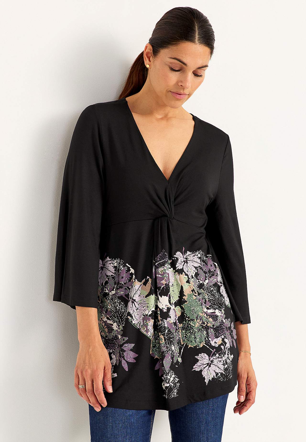 V-neck tunic with twisted gathering
