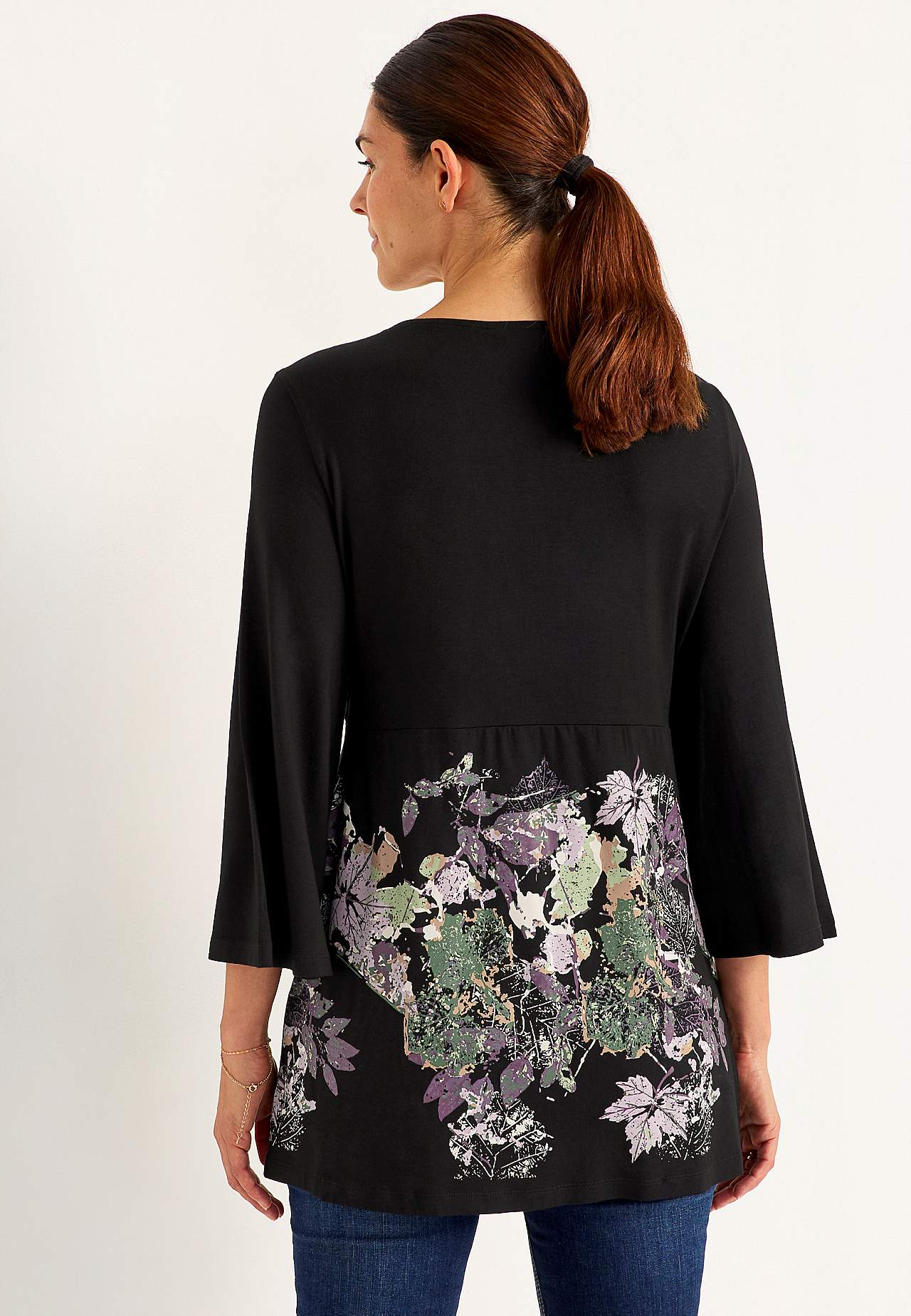 V-neck tunic with twisted gathering
