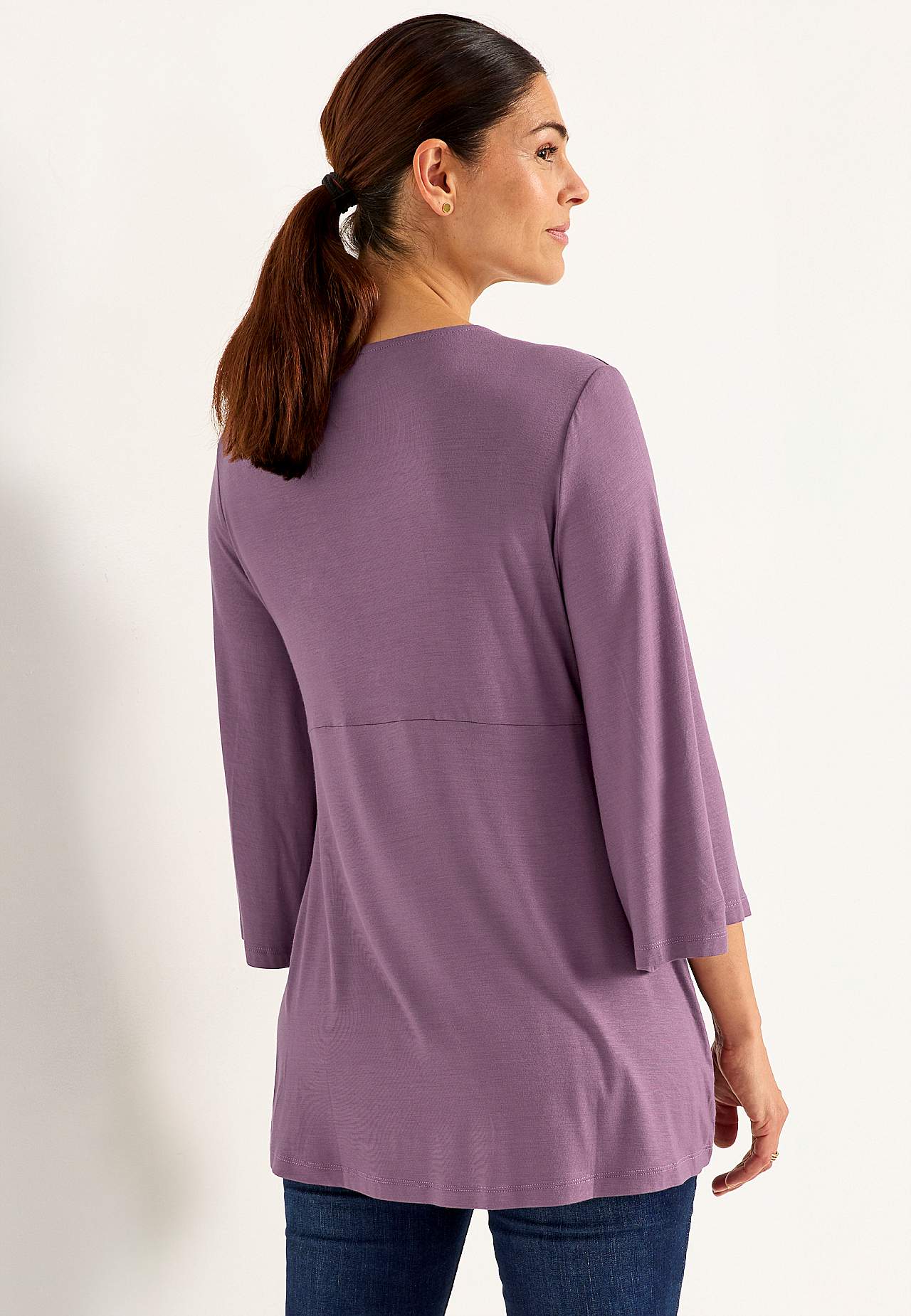 V-neck tunic with twisted gathering