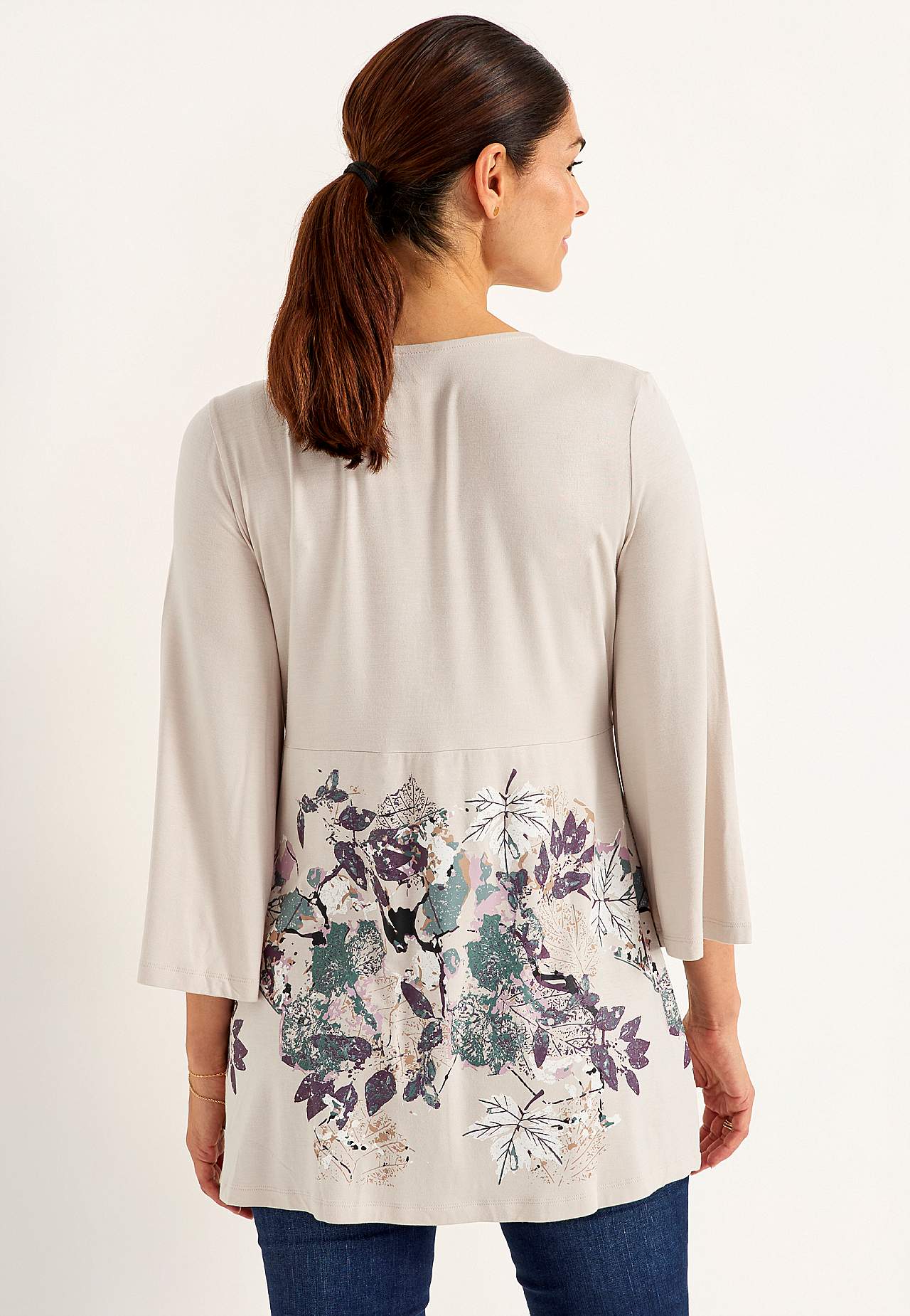 V-neck tunic with twisted gathering