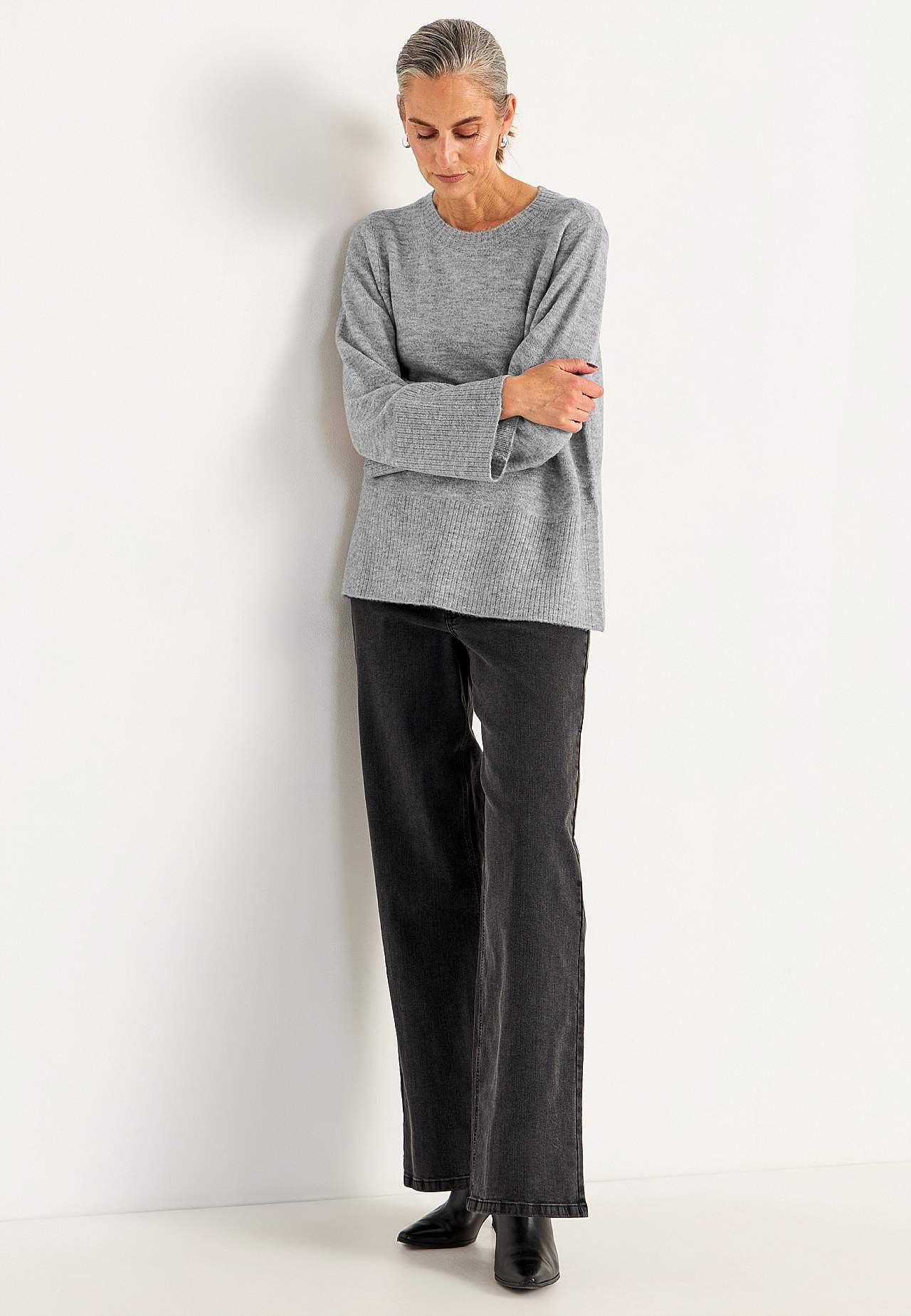 Knitted sweater with slits