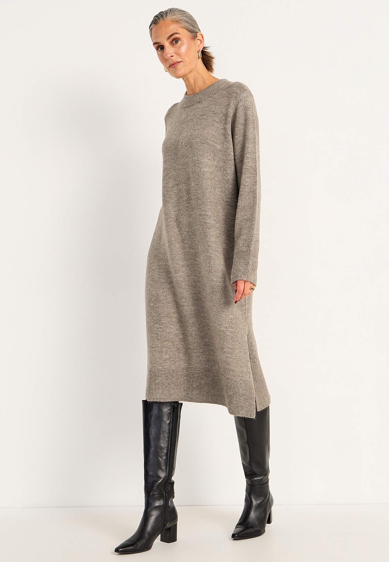 Knitted, soft dress