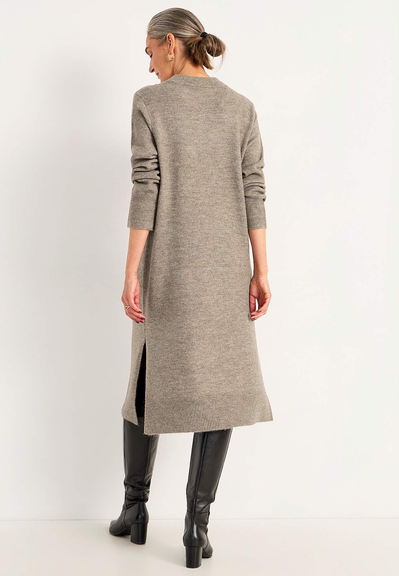 Knitted, soft dress