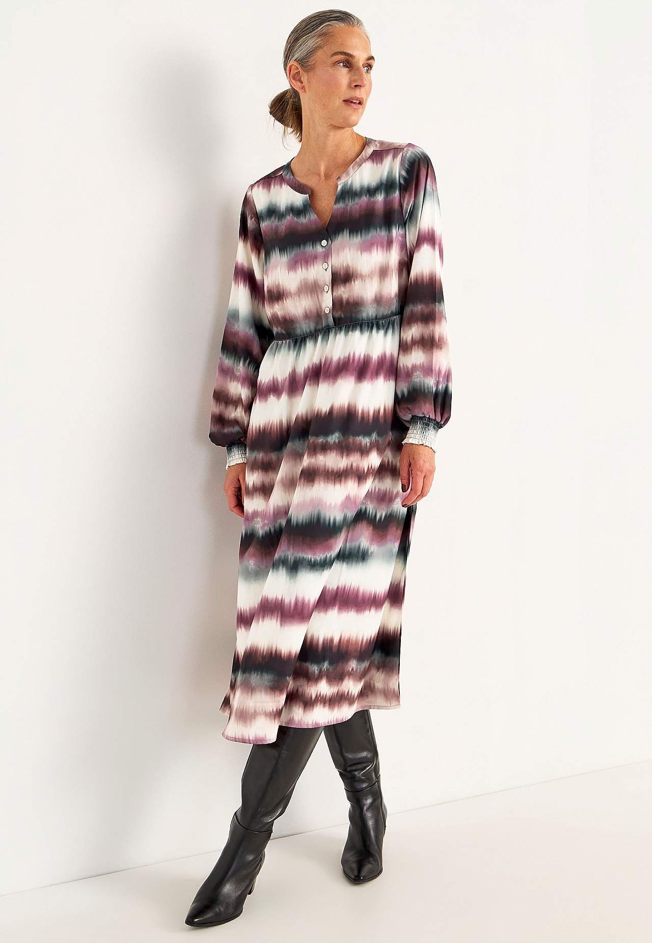 Dress with puff sleeves