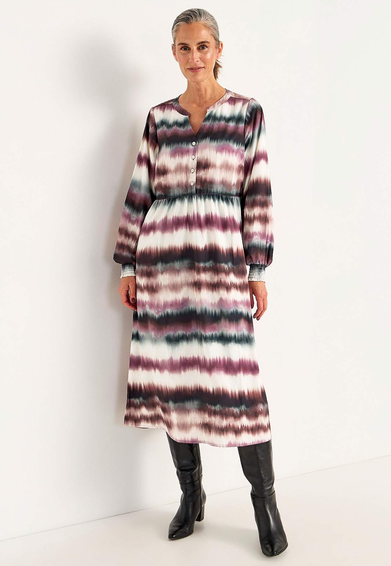 Dress with puff sleeves