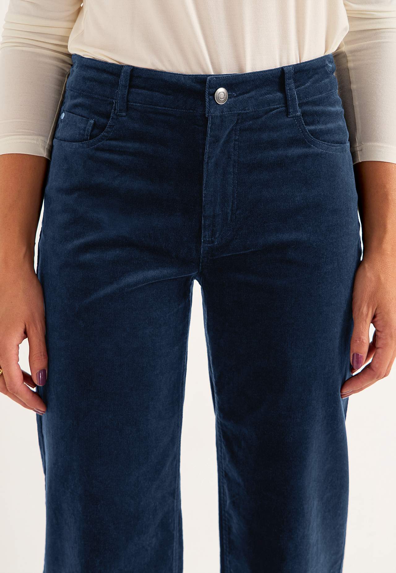 Stretchy corduroy trouser with wide legs