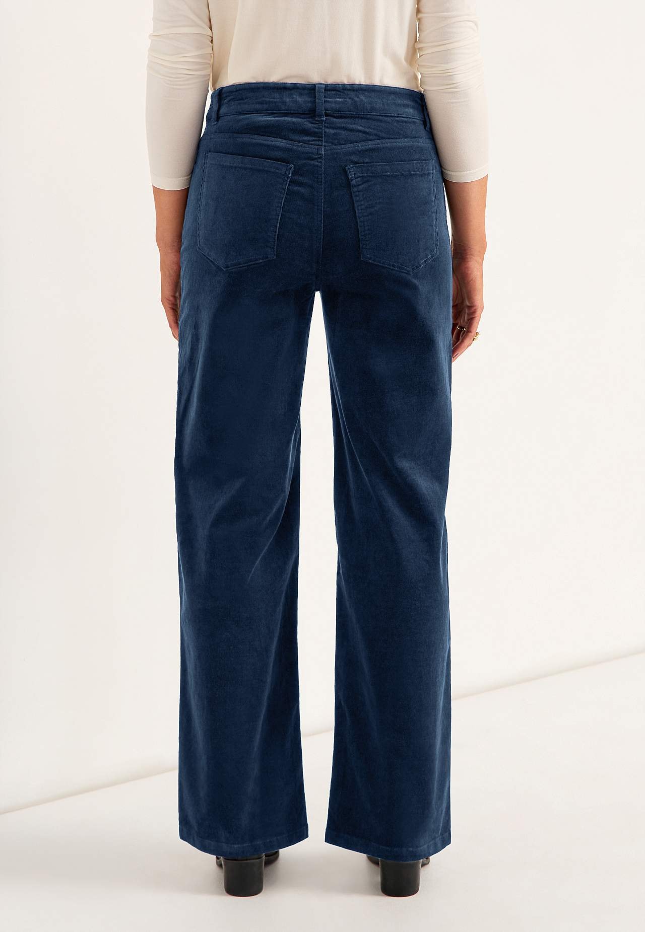 Stretchy corduroy trouser with wide legs