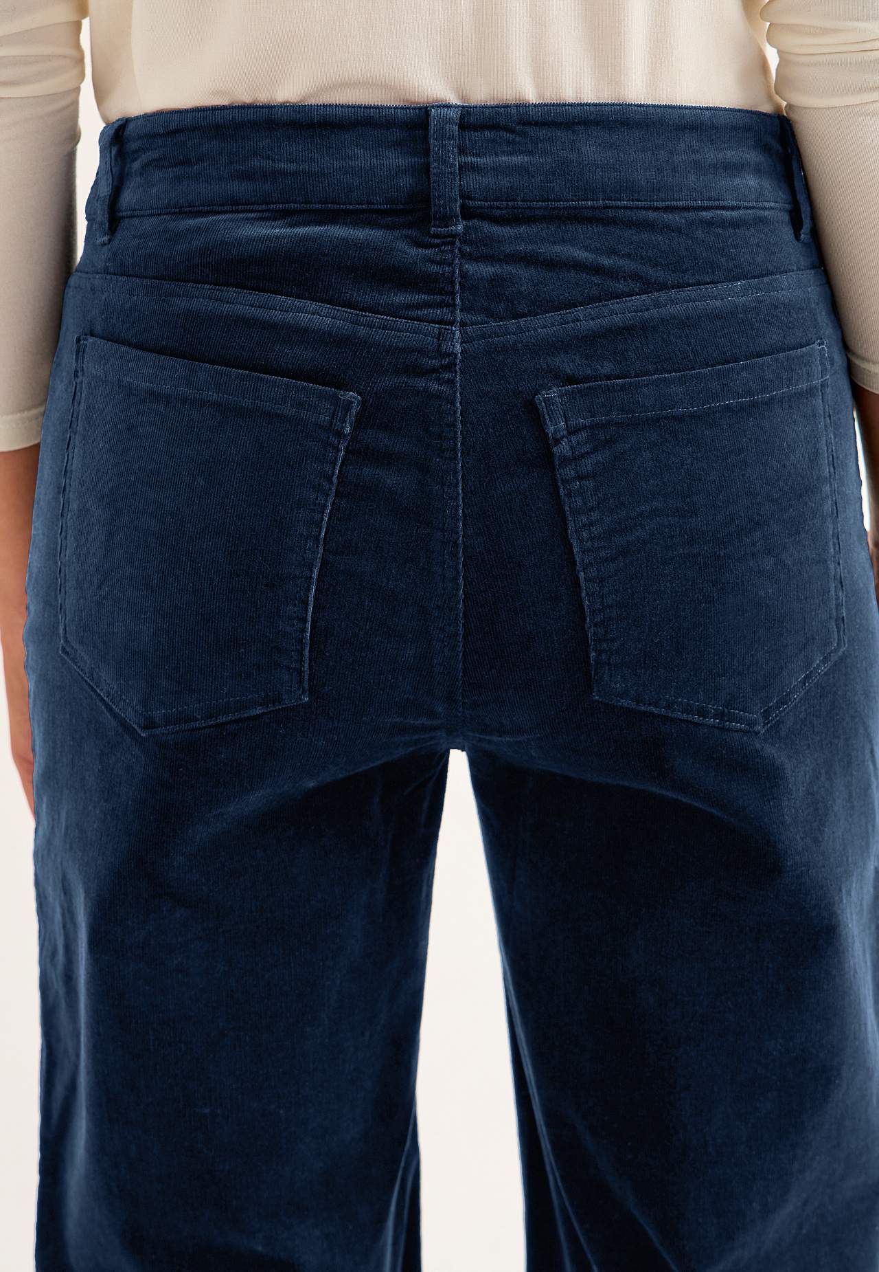 Stretchy corduroy trouser with wide legs