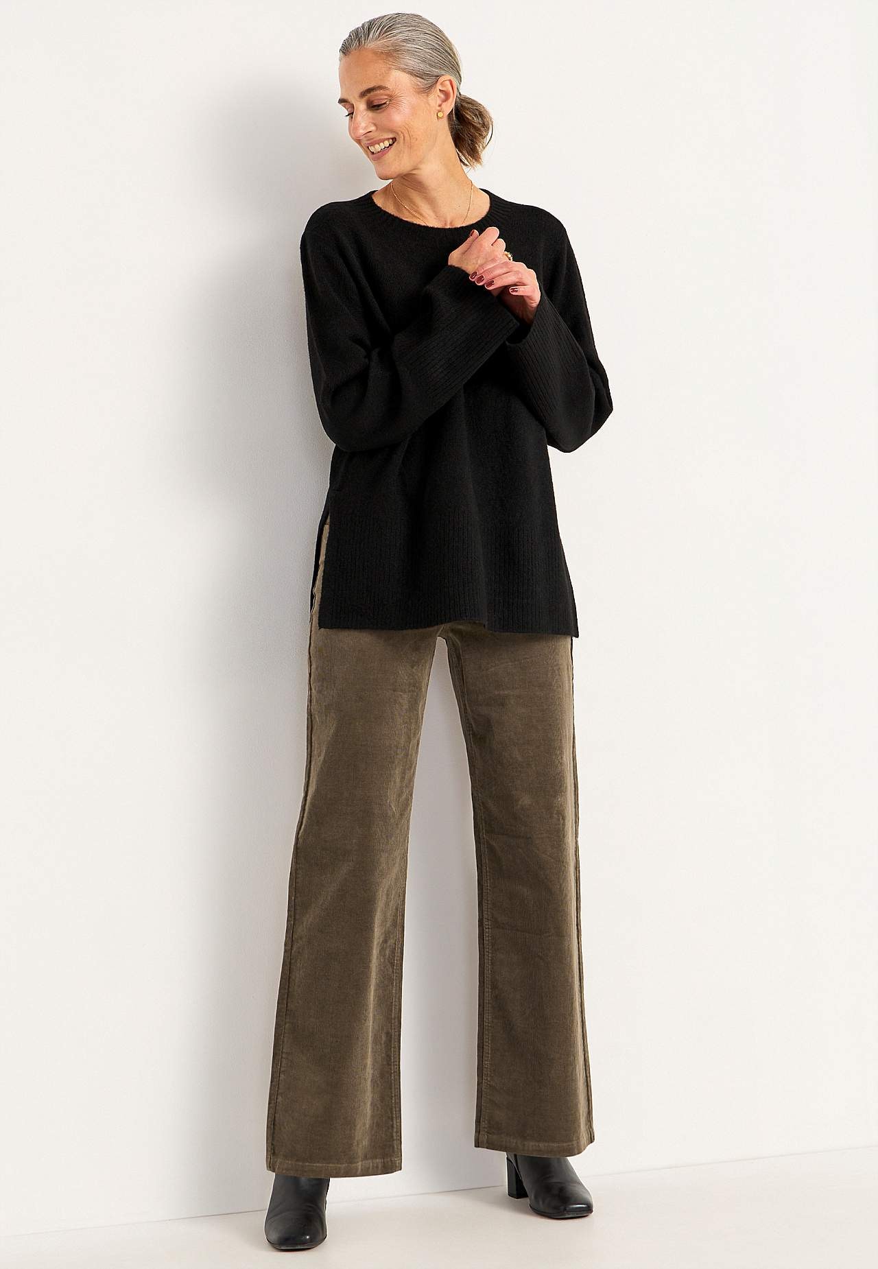 Stretchy corduroy trouser with wide legs