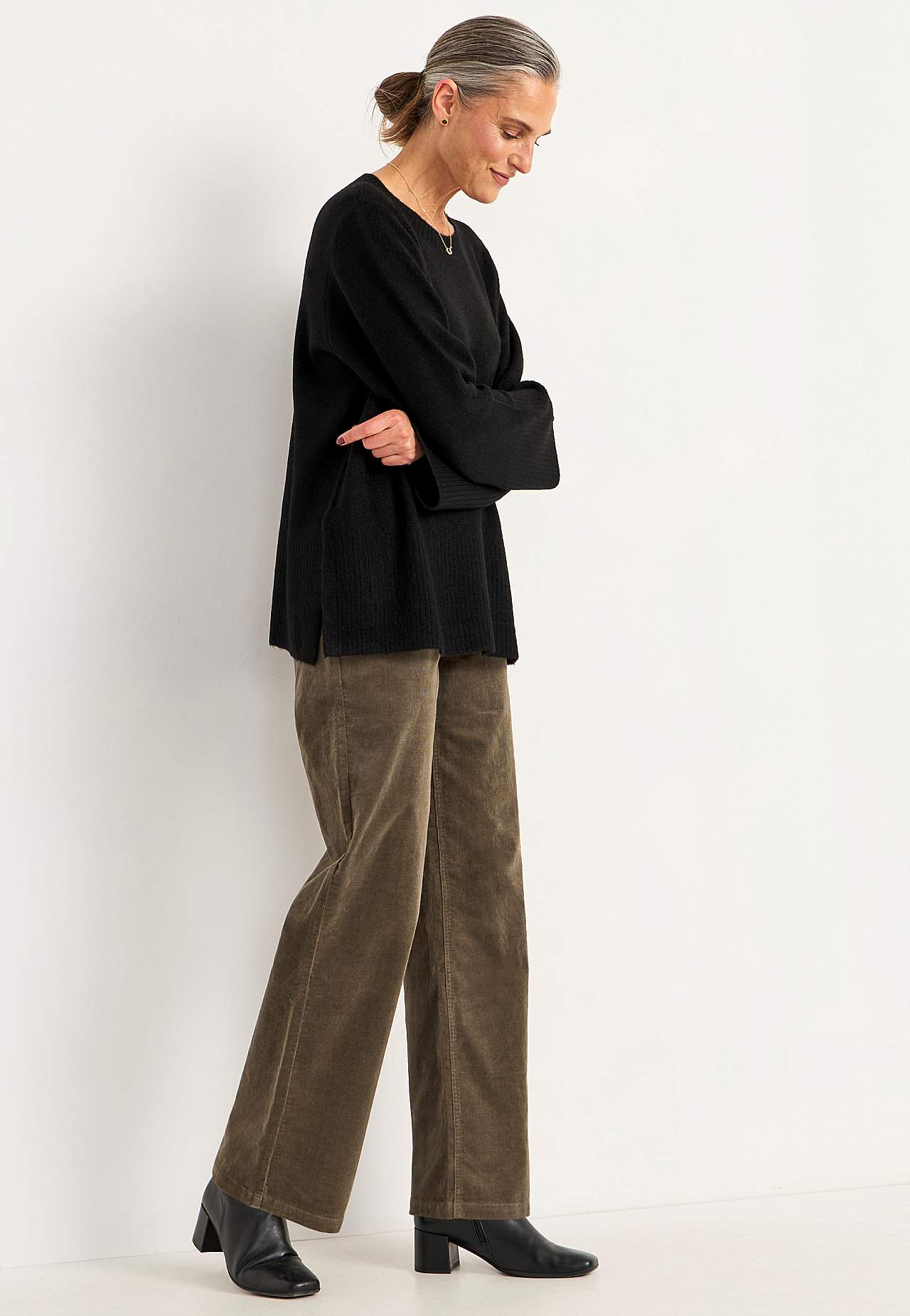 Stretchy corduroy trouser with wide legs