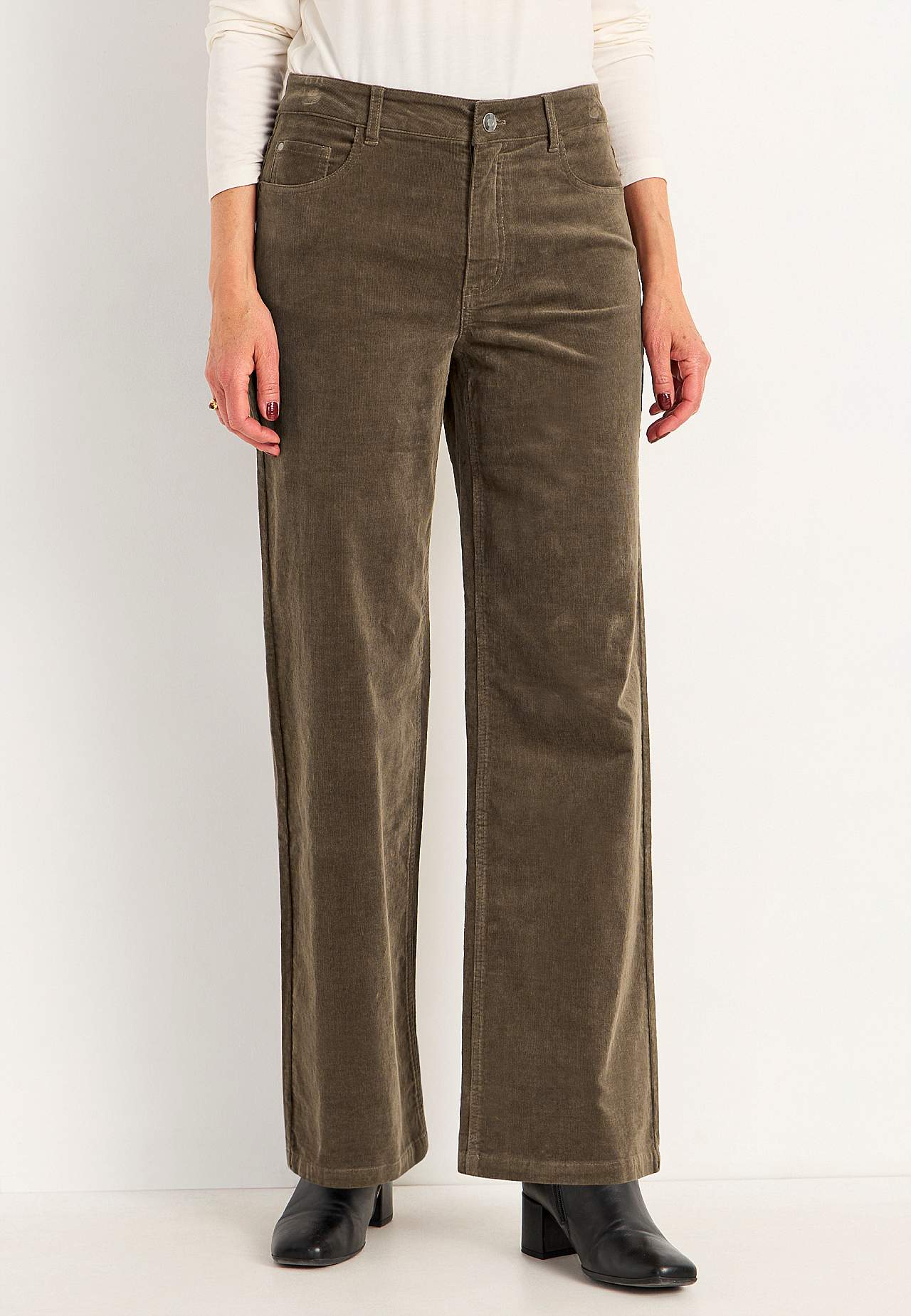 Stretchy corduroy trouser with wide legs