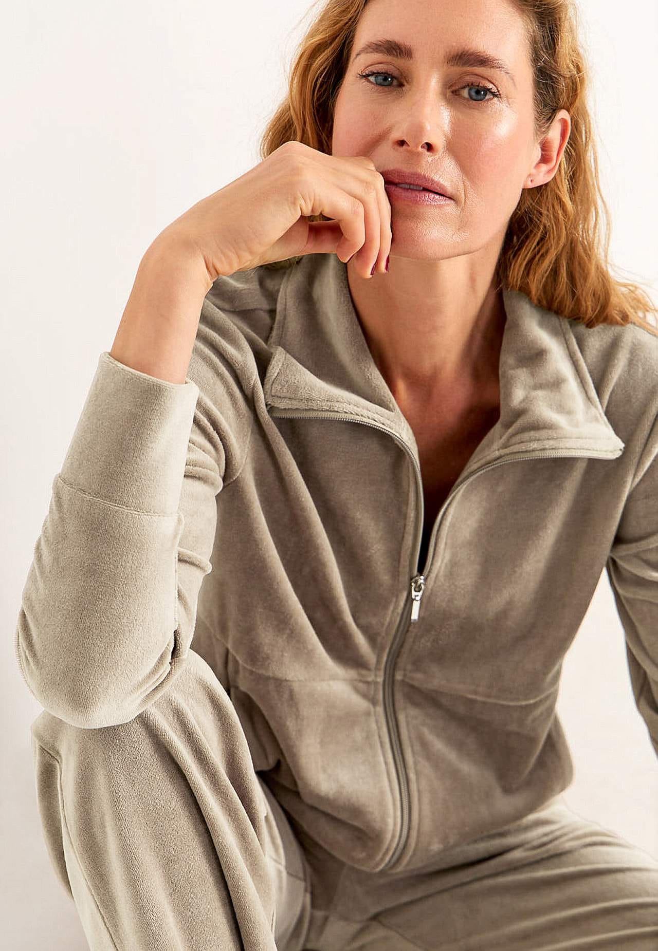 Velour jacket with zip