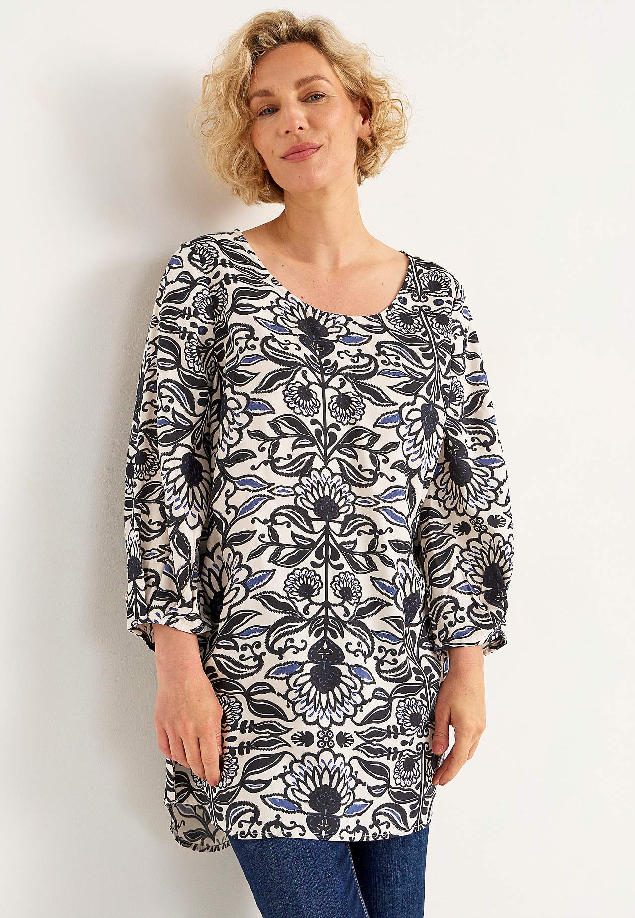 Woven tunic with 3/4 sleeves