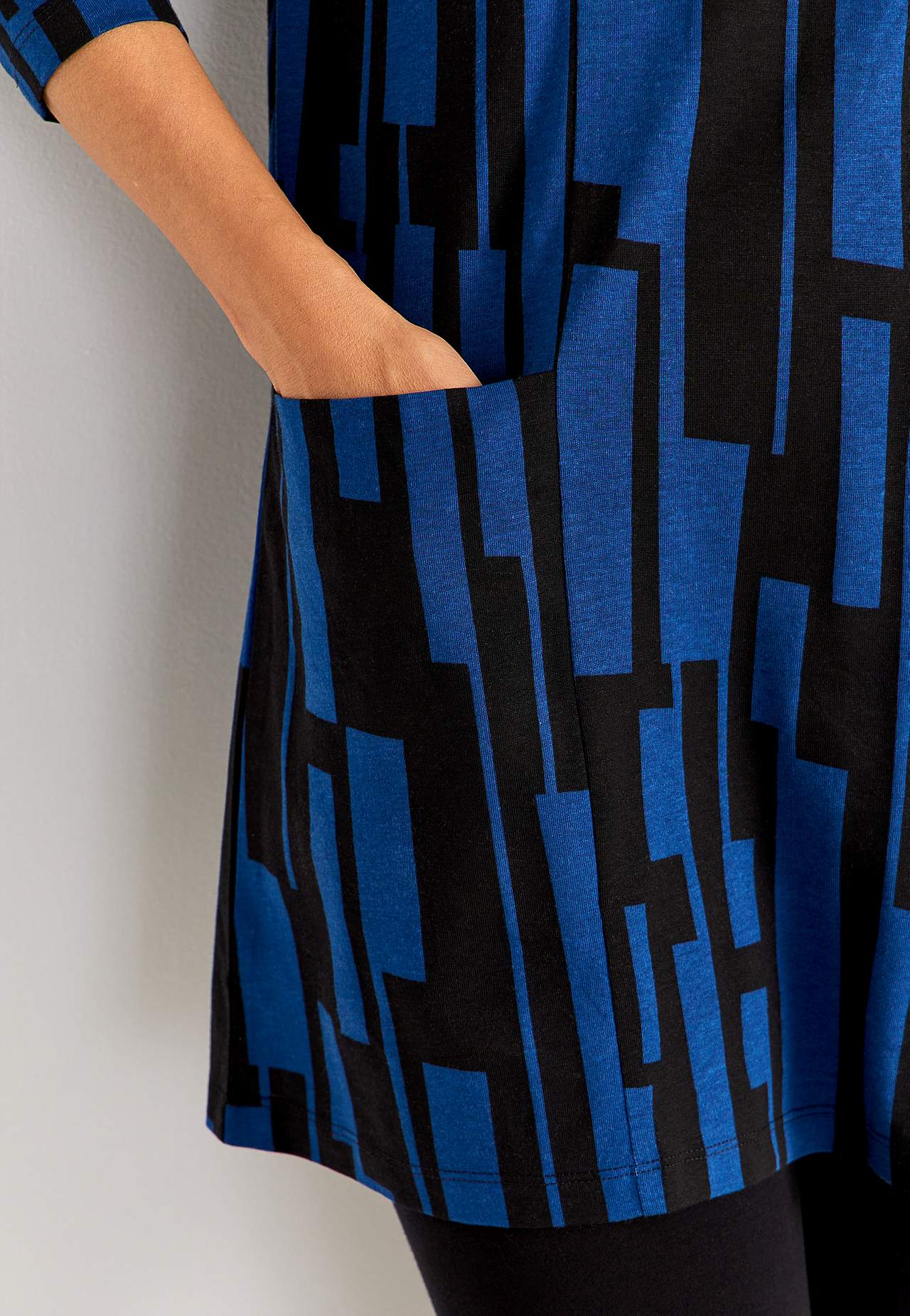 V-neck jersey tuniq with pockets