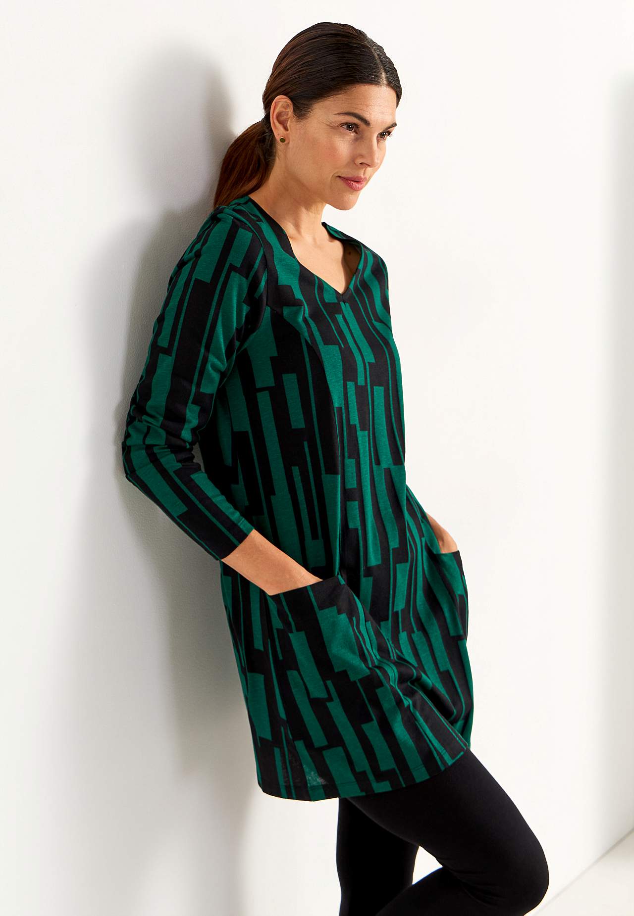 V-neck jersey tuniq with pockets