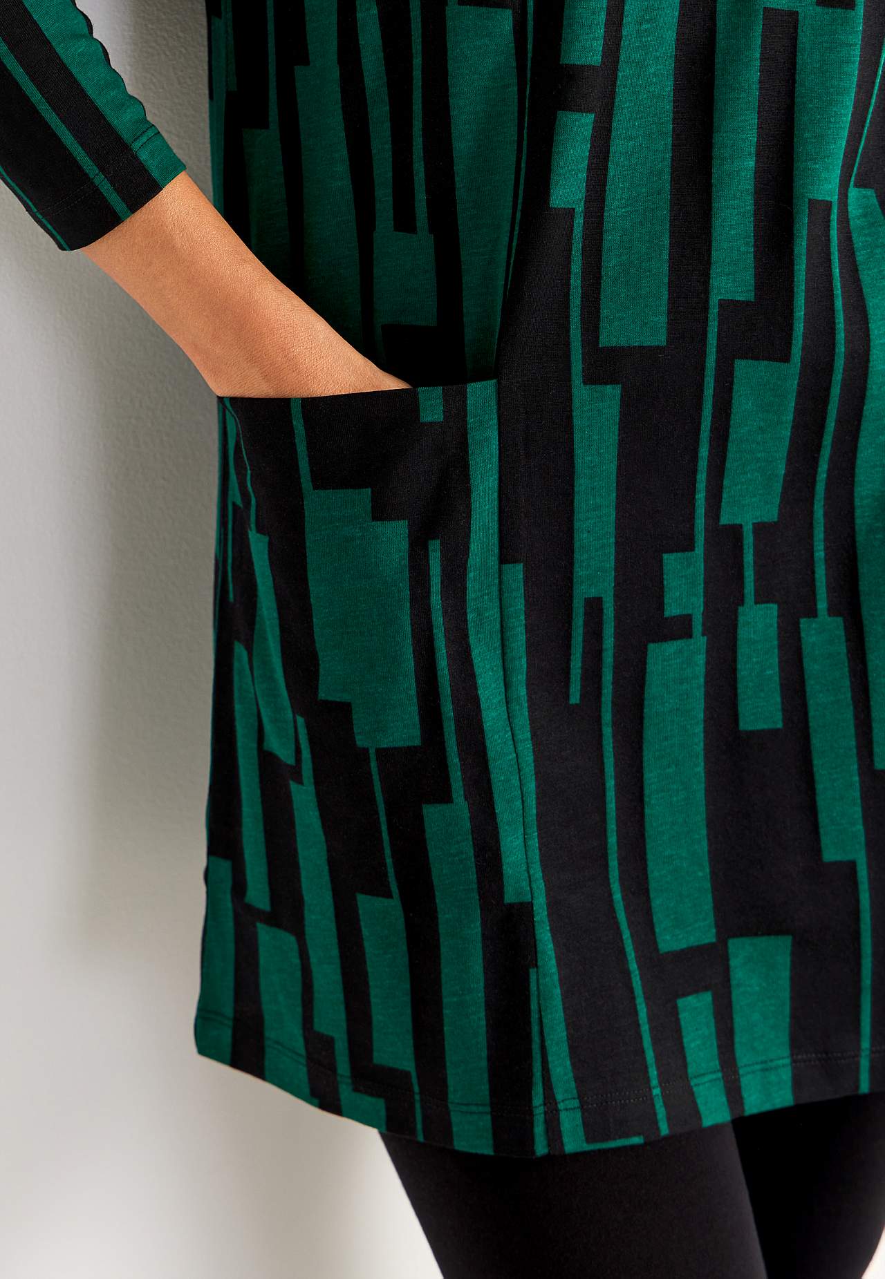 V-neck jersey tuniq with pockets