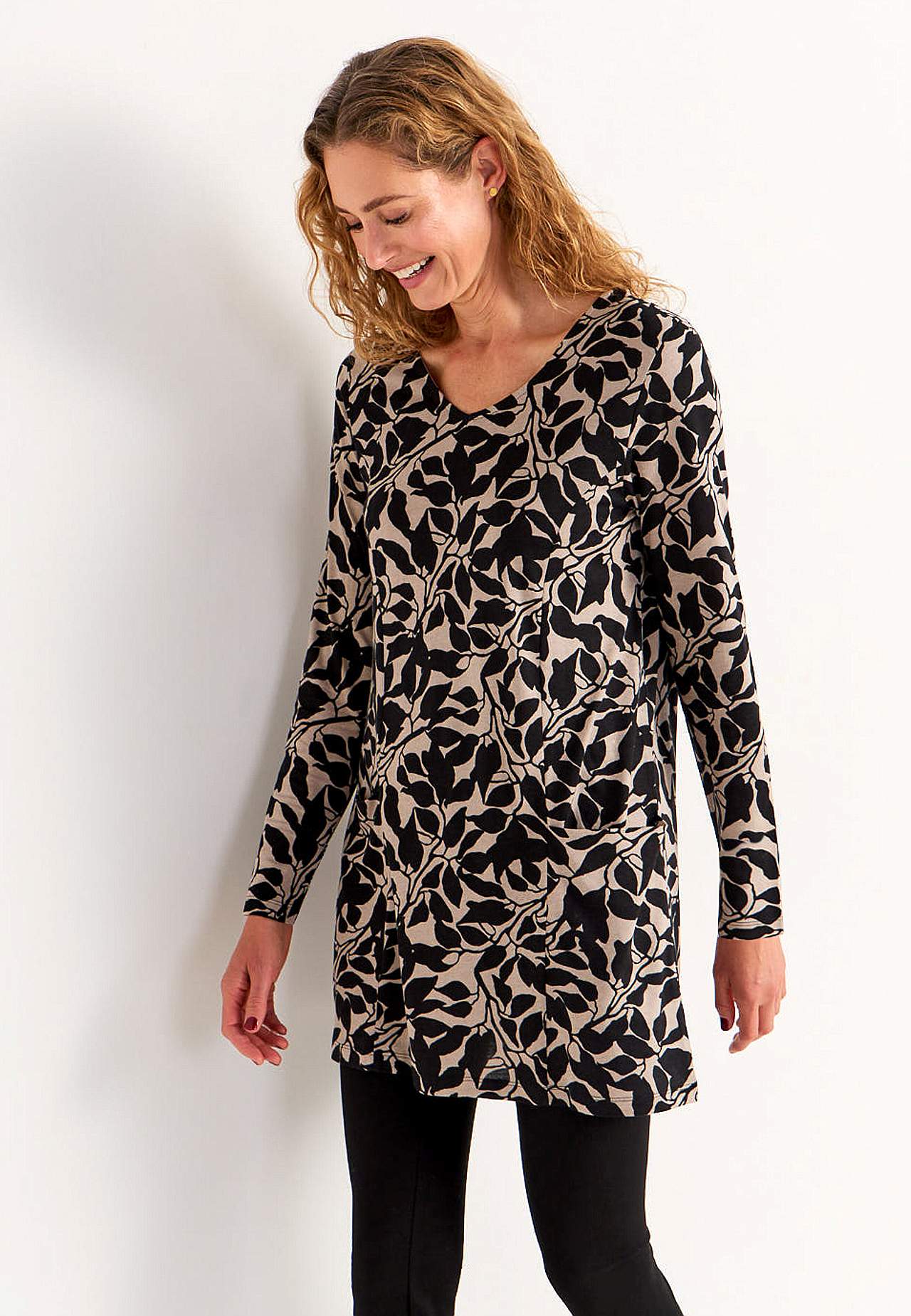 V-neck jersey tuniq with pockets