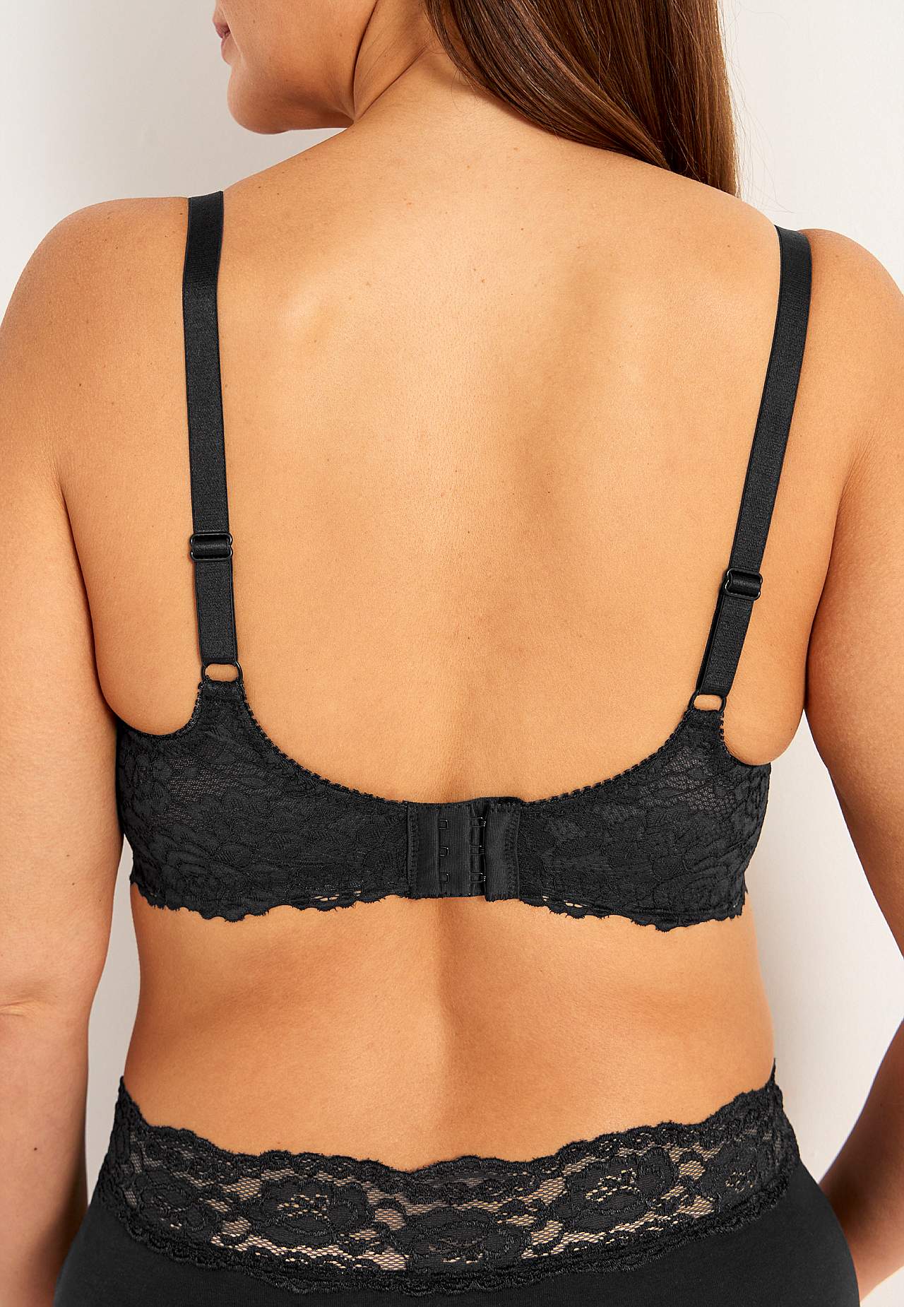 Underwired lace bra