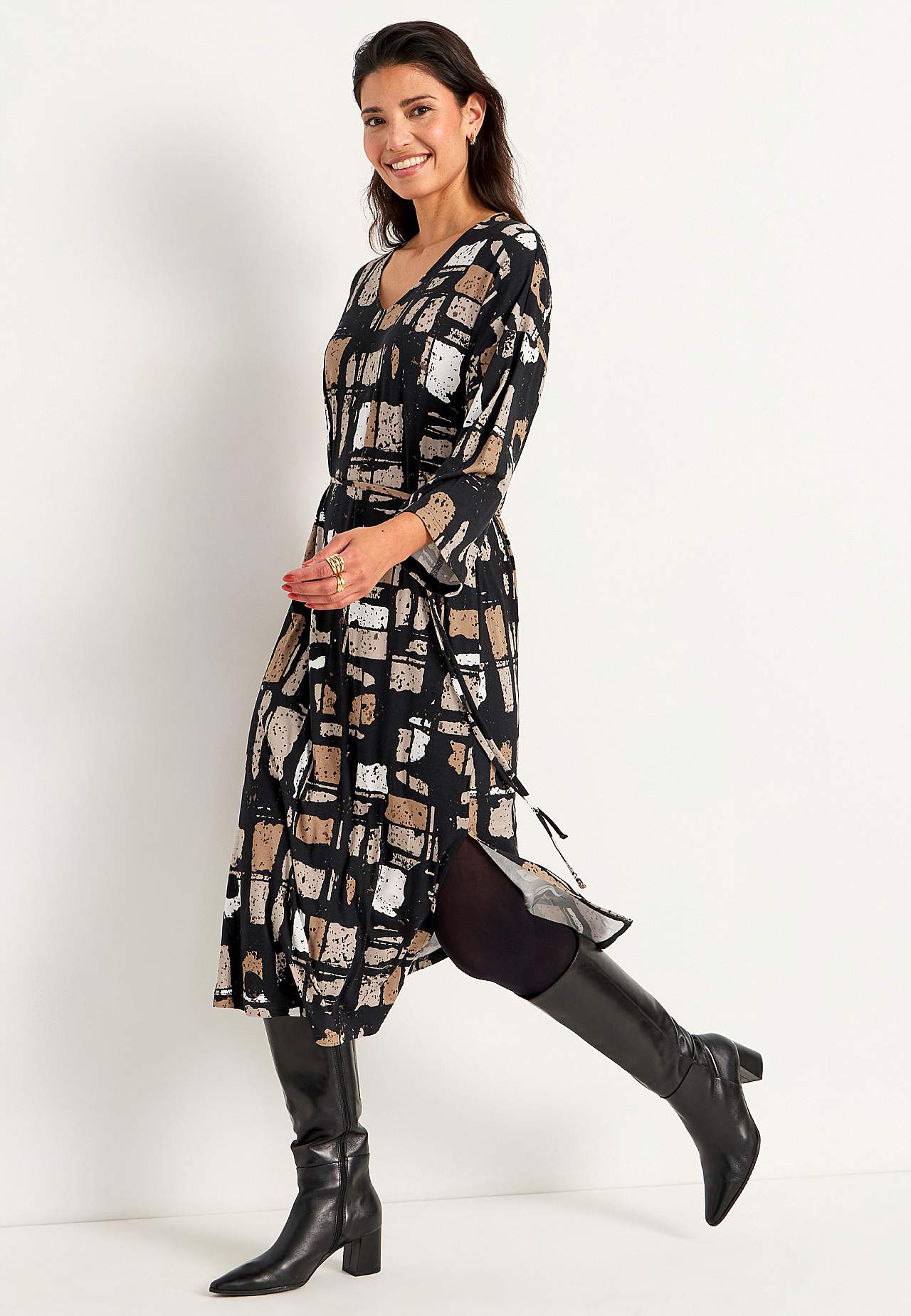 Jersey dress with self-tie belt