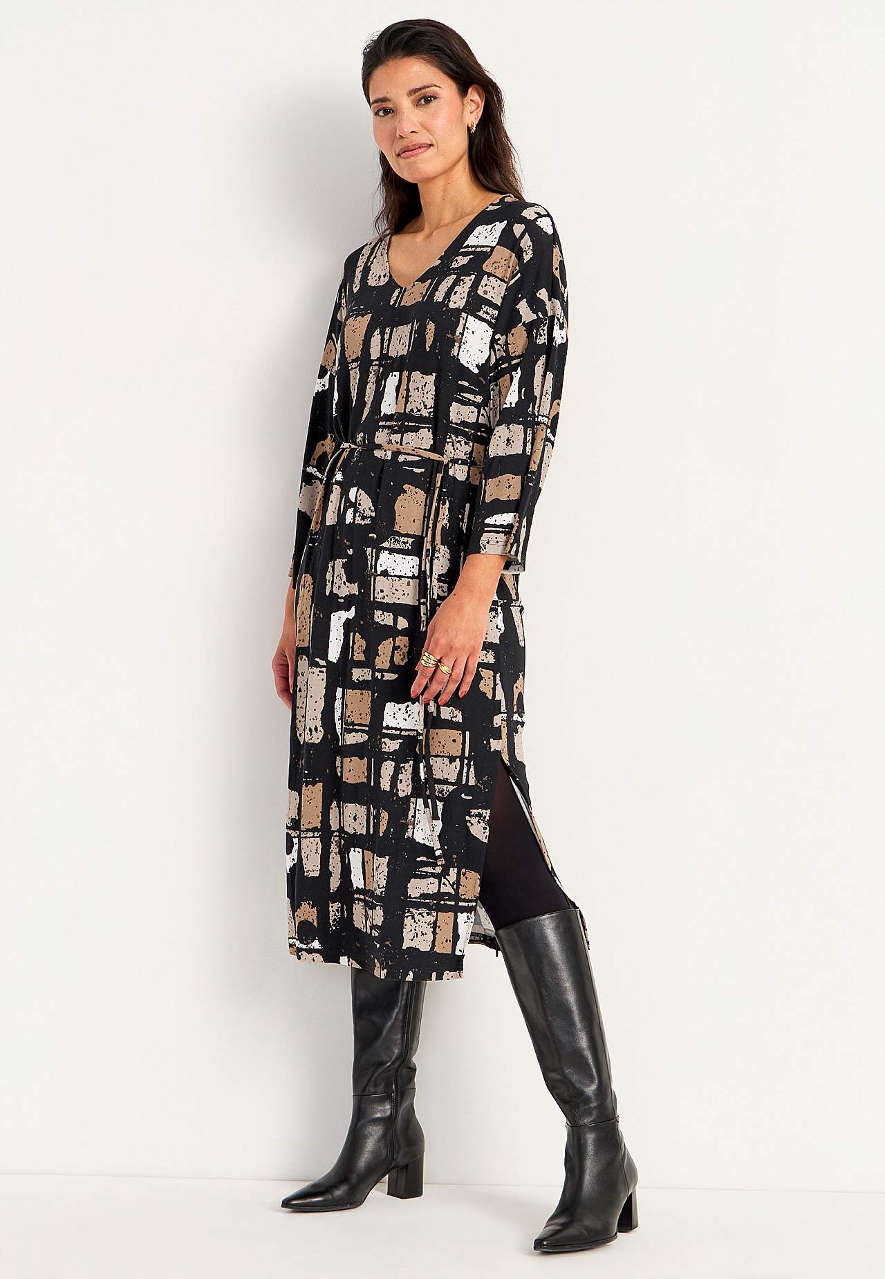 Jersey dress with self-tie belt
