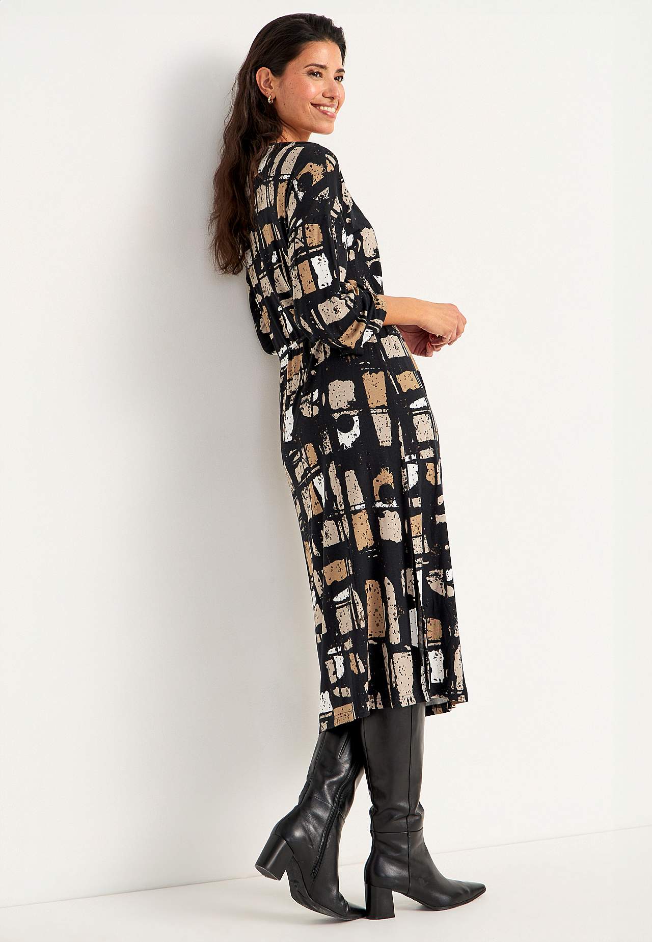 Jersey dress with self-tie belt
