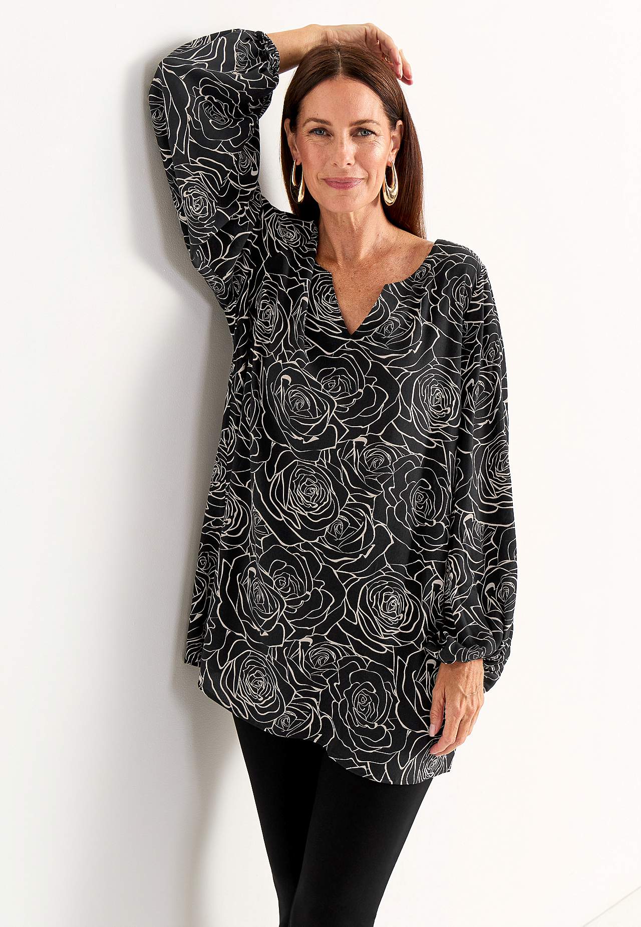 Blouse in viscose with a flower pattern