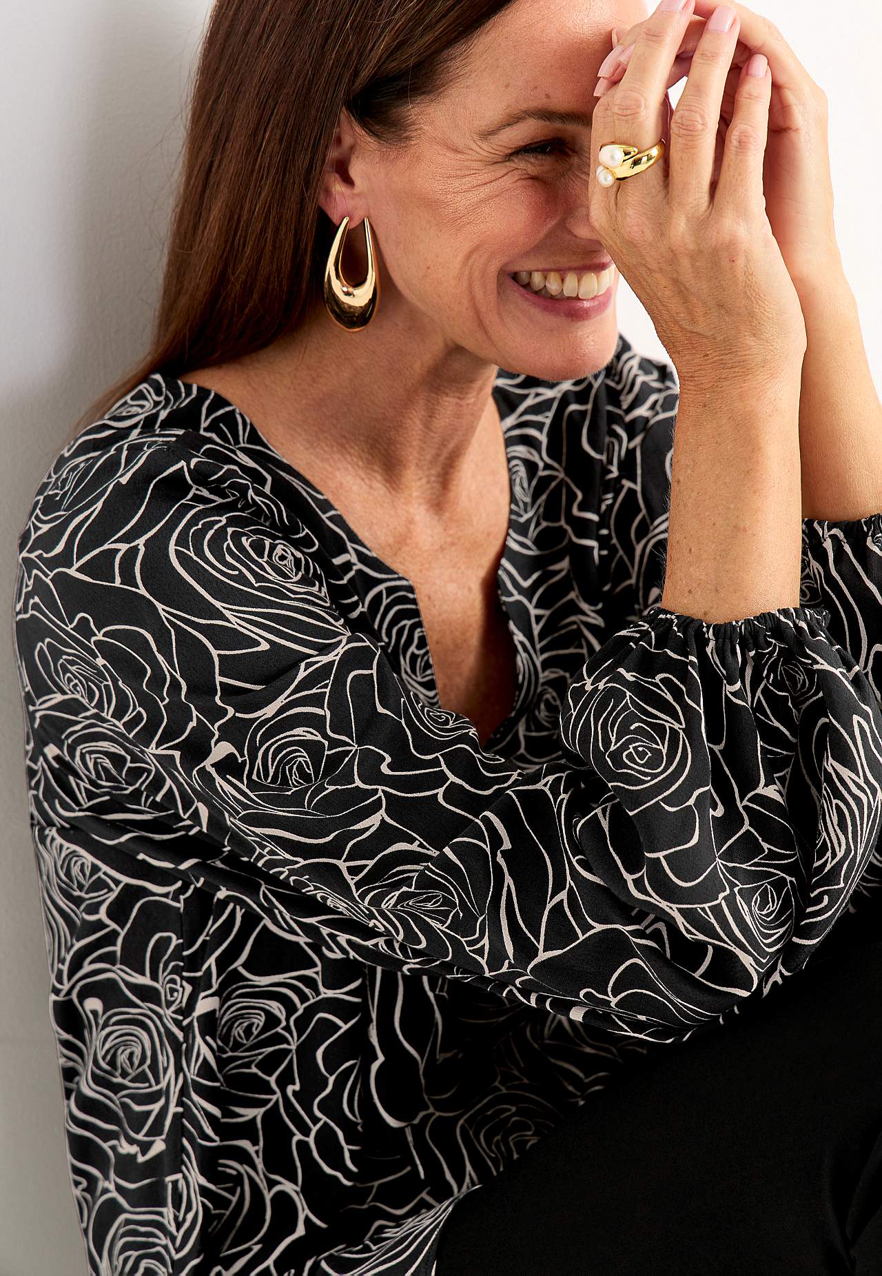 Blouse in viscose with a flower pattern