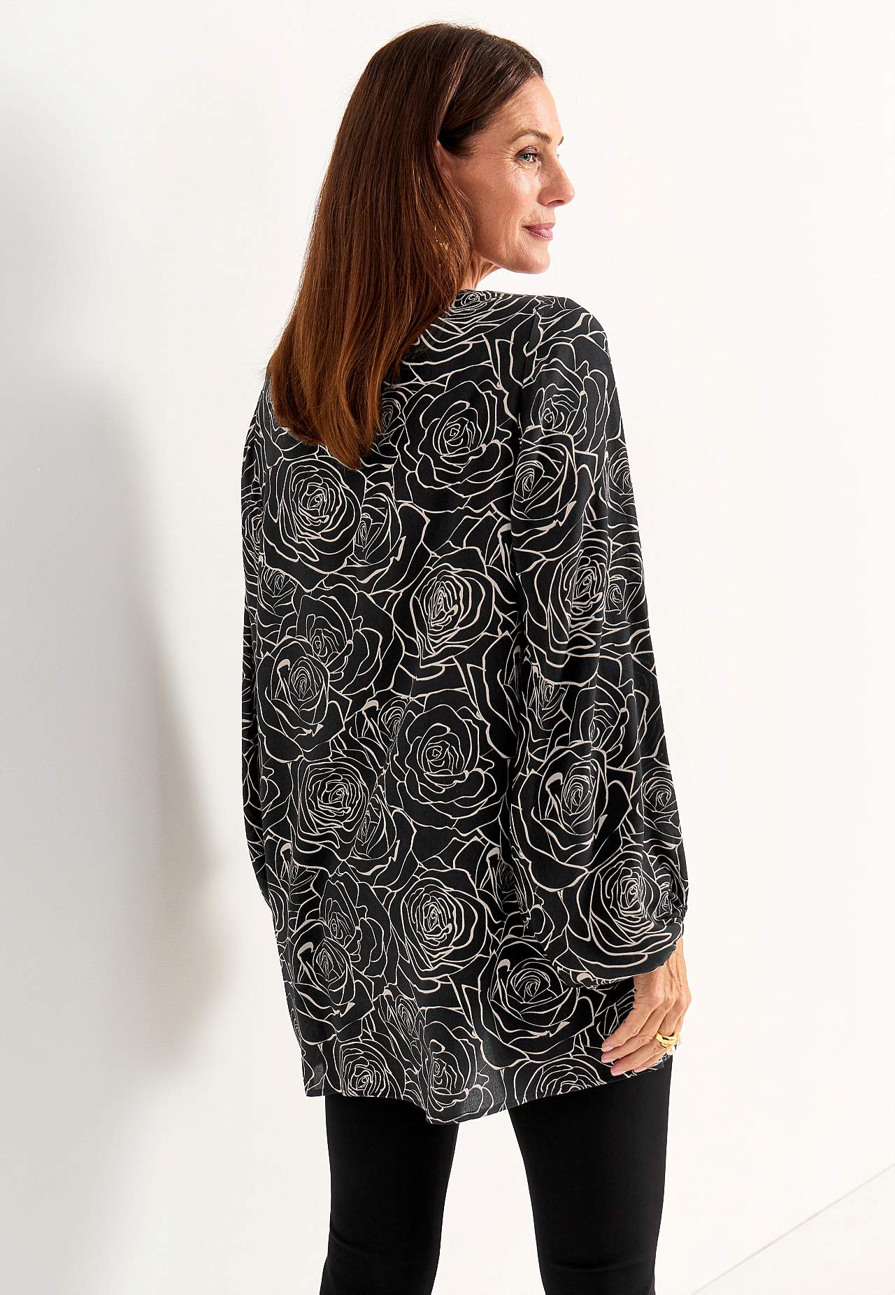 Blouse in viscose with a flower pattern