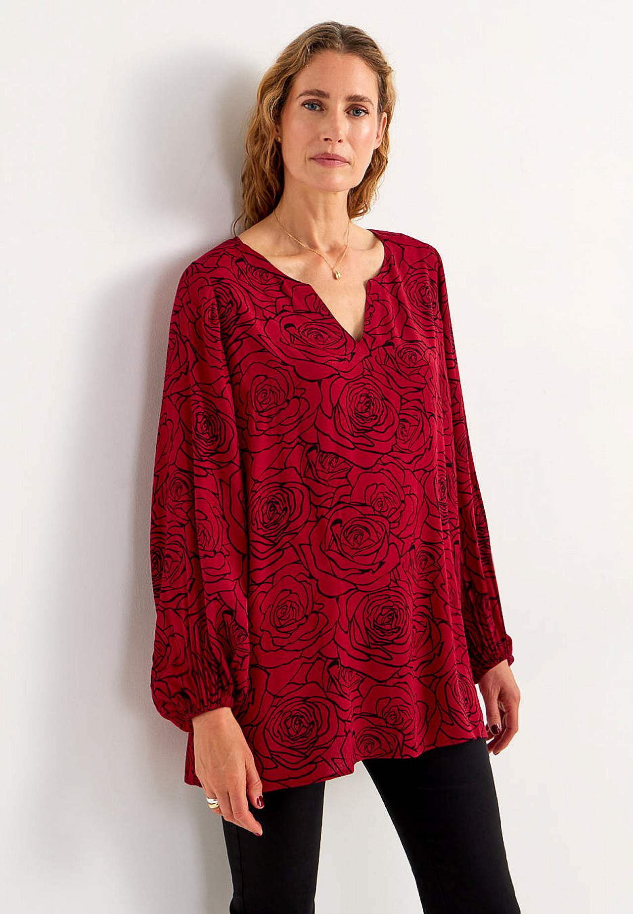 Blouse in viscose with a flower pattern