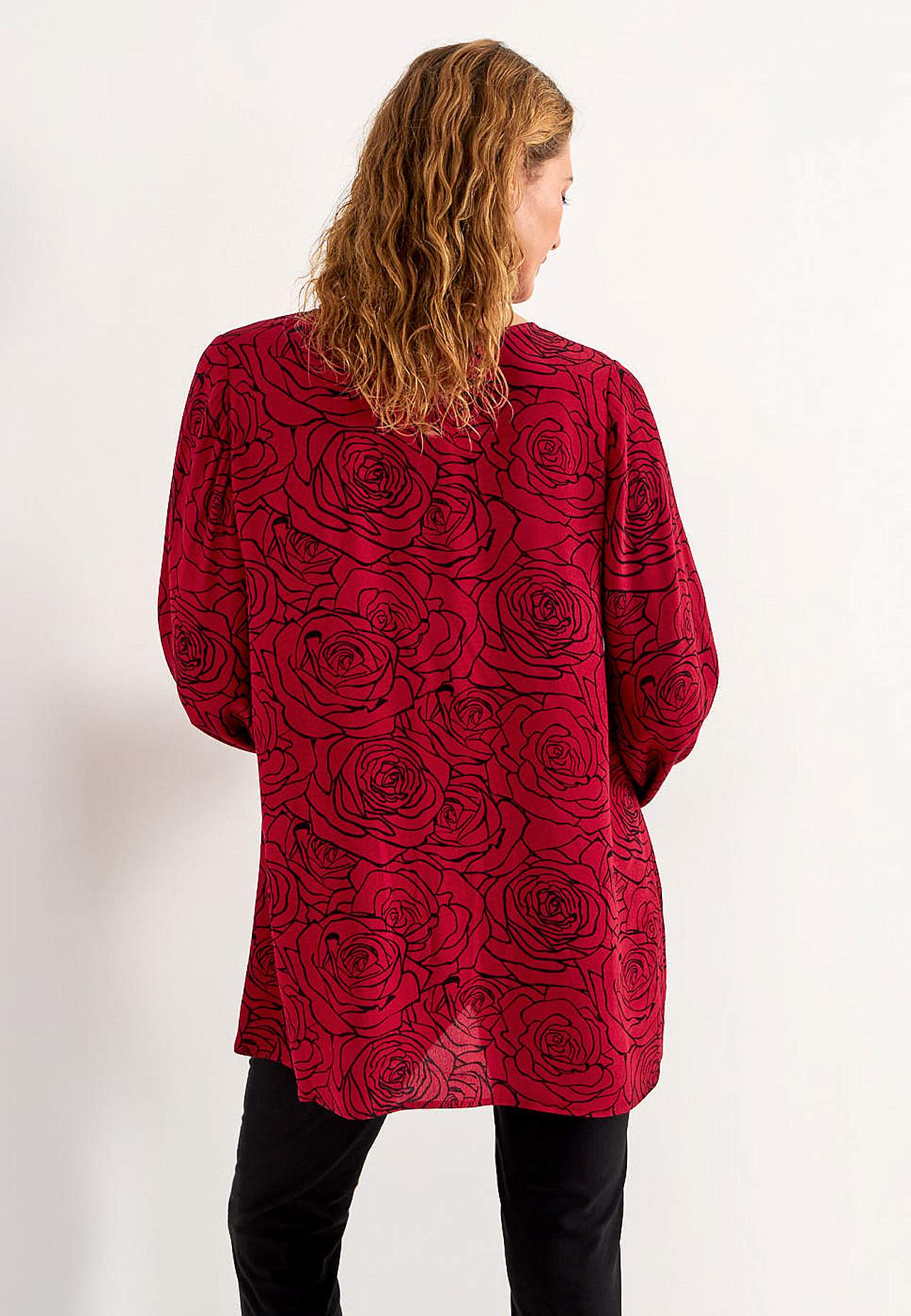Blouse in viscose with a flower pattern