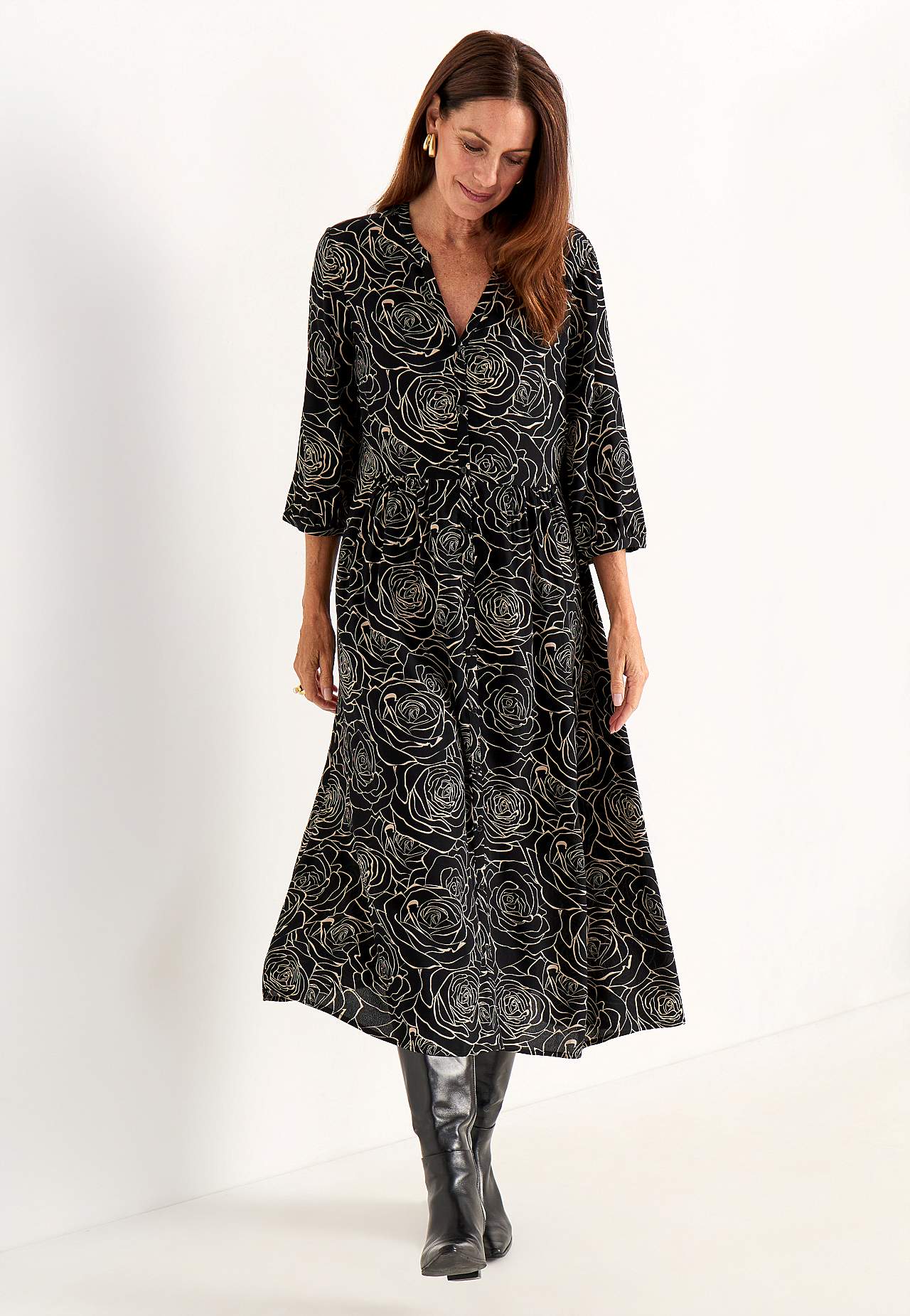 Dress in viscose with a flower pattern