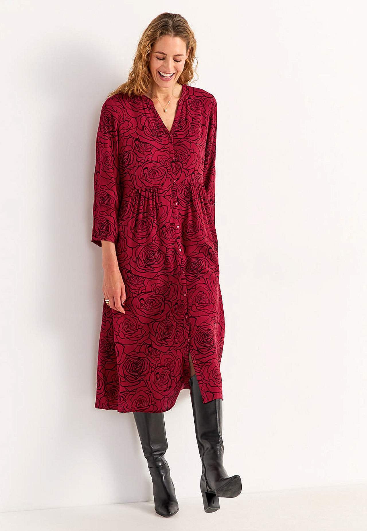 Dress in viscose with a flower pattern