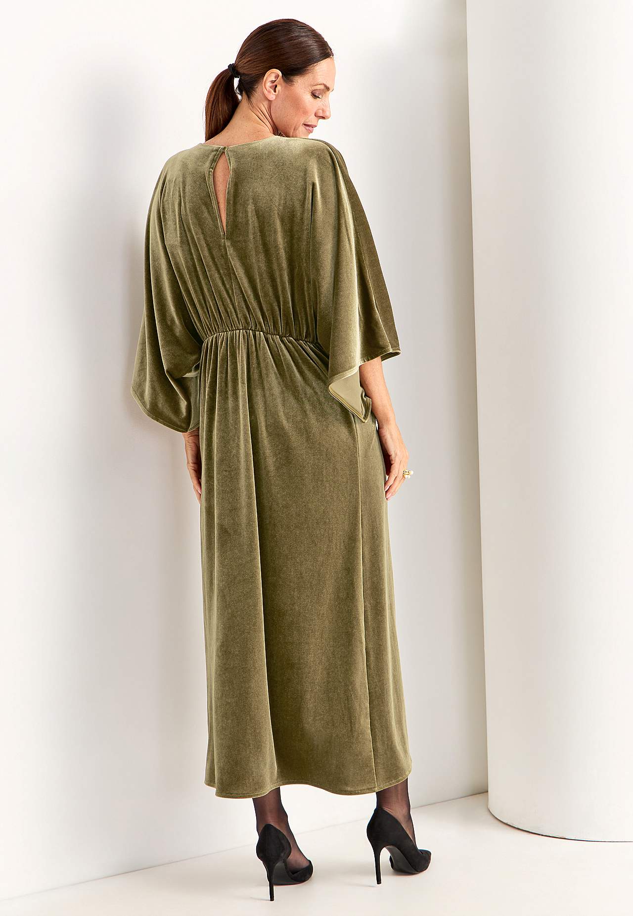 Elegant kaftan dress in velour