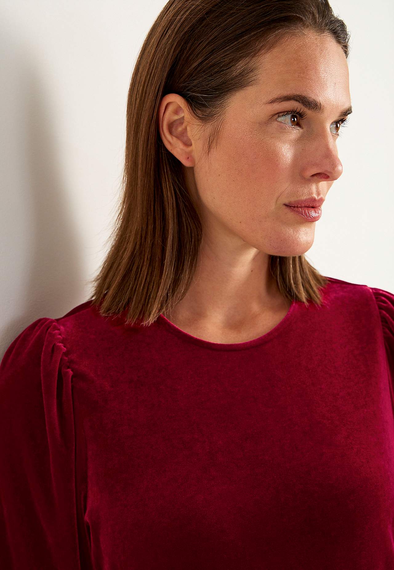 Dress in velour with flounce