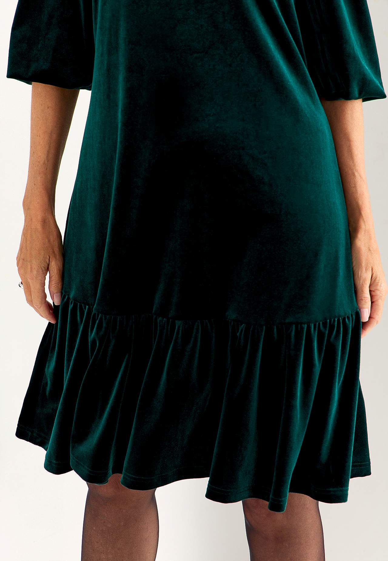 Dress in velour with flounce
