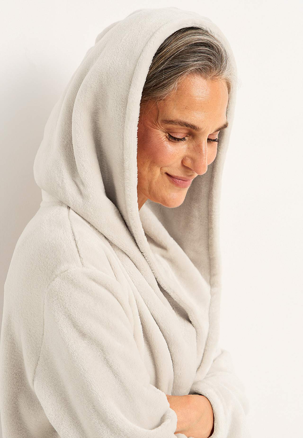 Dressing gown in fleece with hood